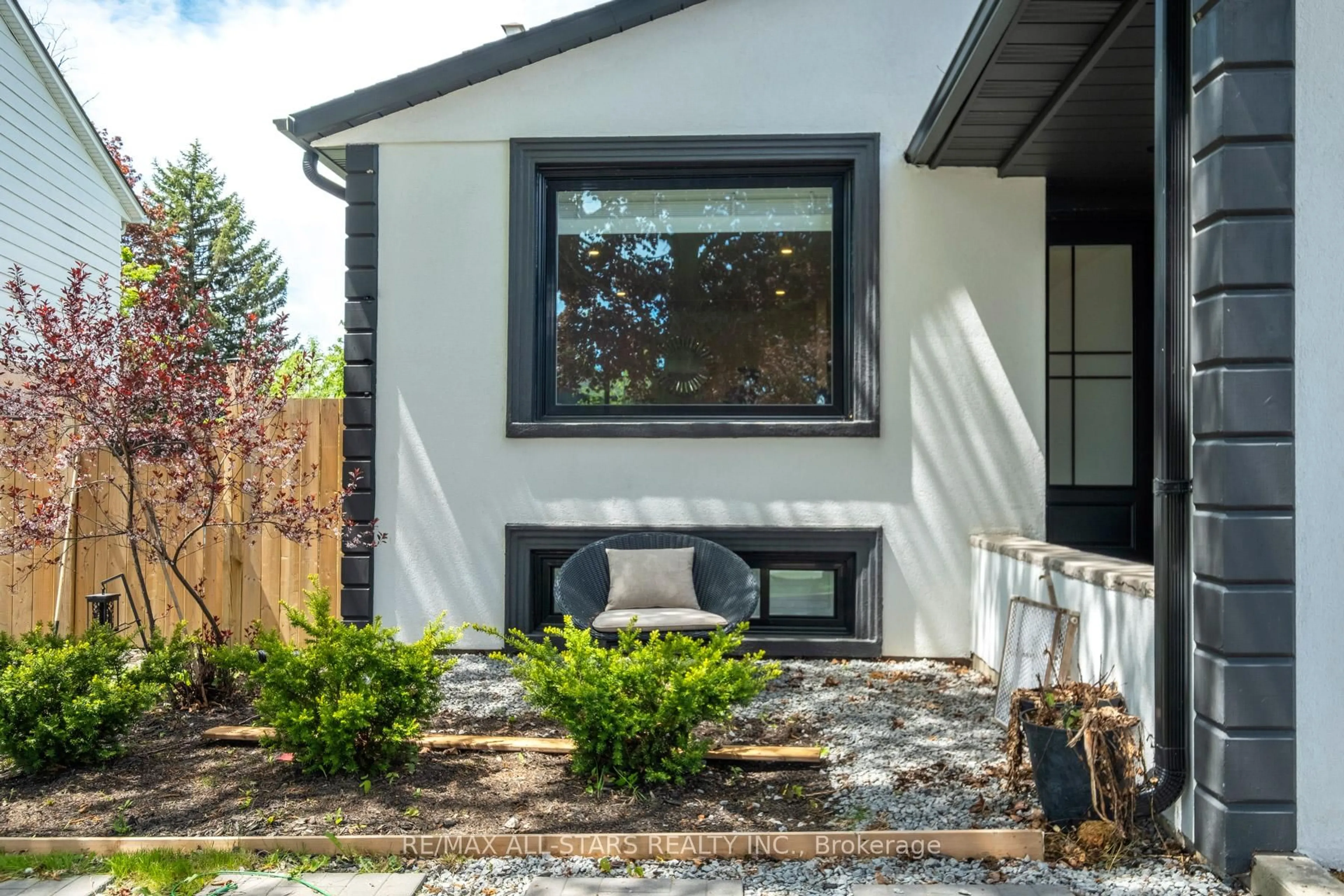 Unknown for 512 Sandford St, Newmarket Ontario L3Y 5E3