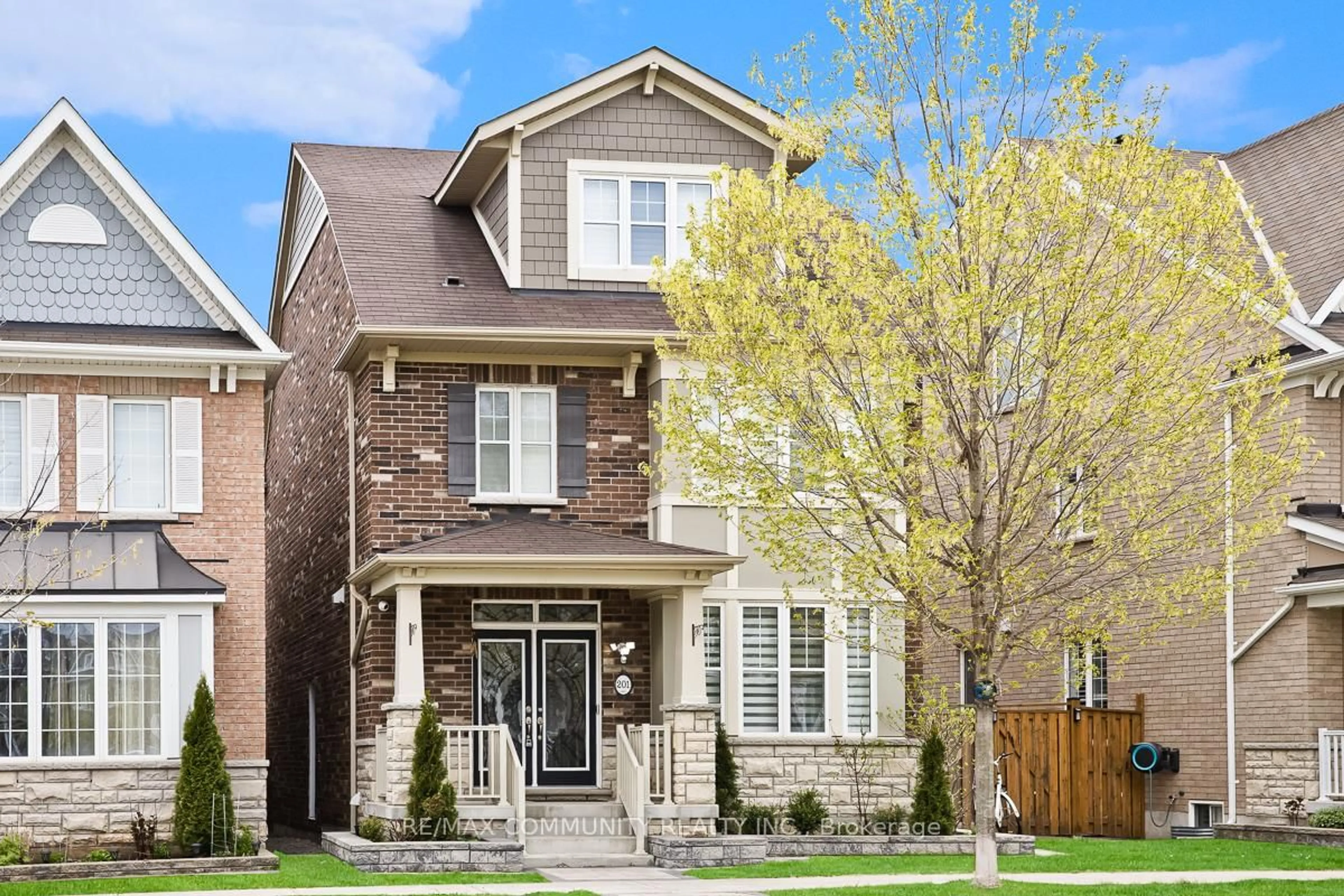 Home with brick exterior material, street for 201 Donald Sim Ave, Markham Ontario L6B 0Z1