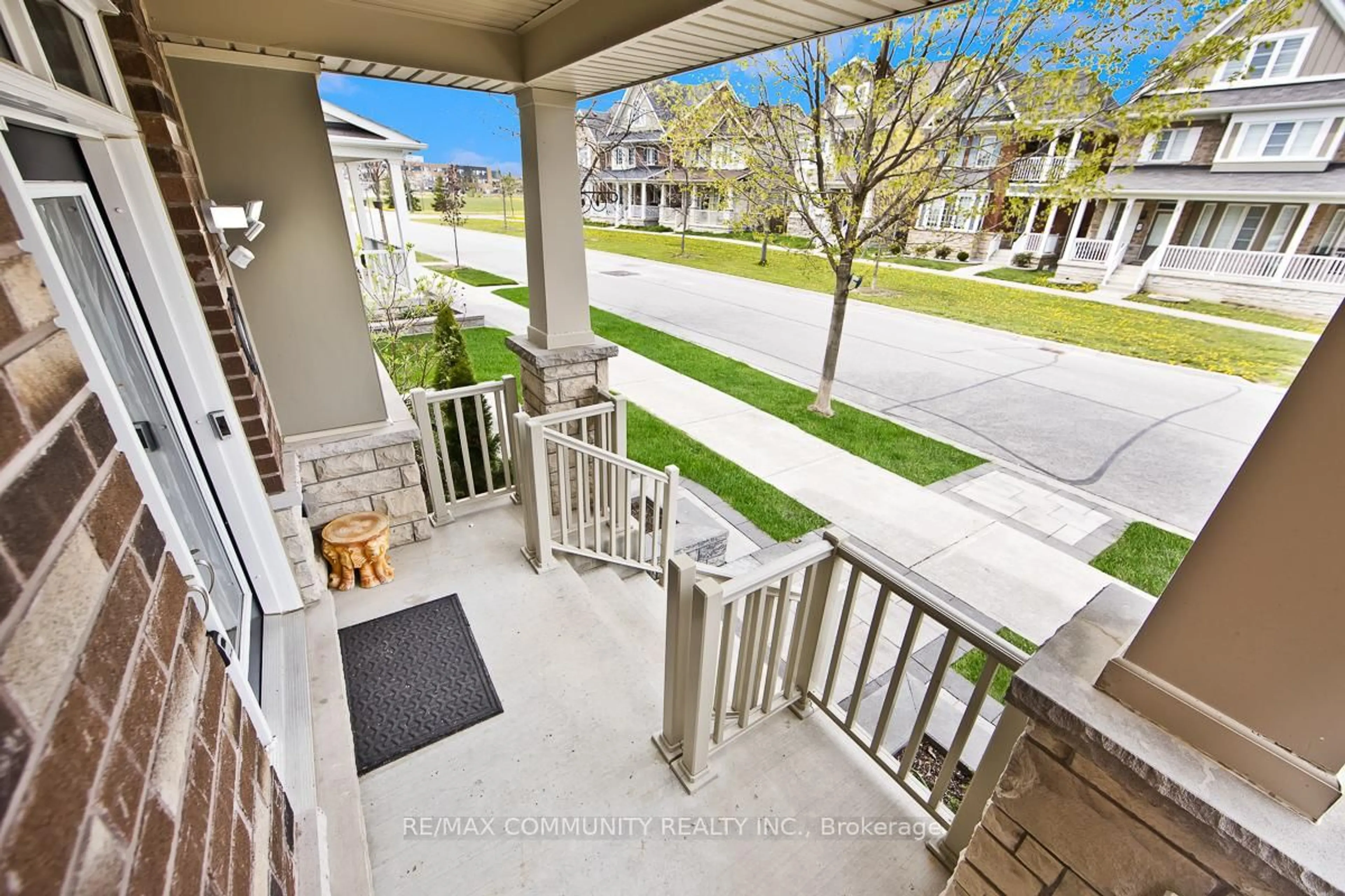 Patio, street for 201 Donald Sim Ave, Markham Ontario L6B 0Z1