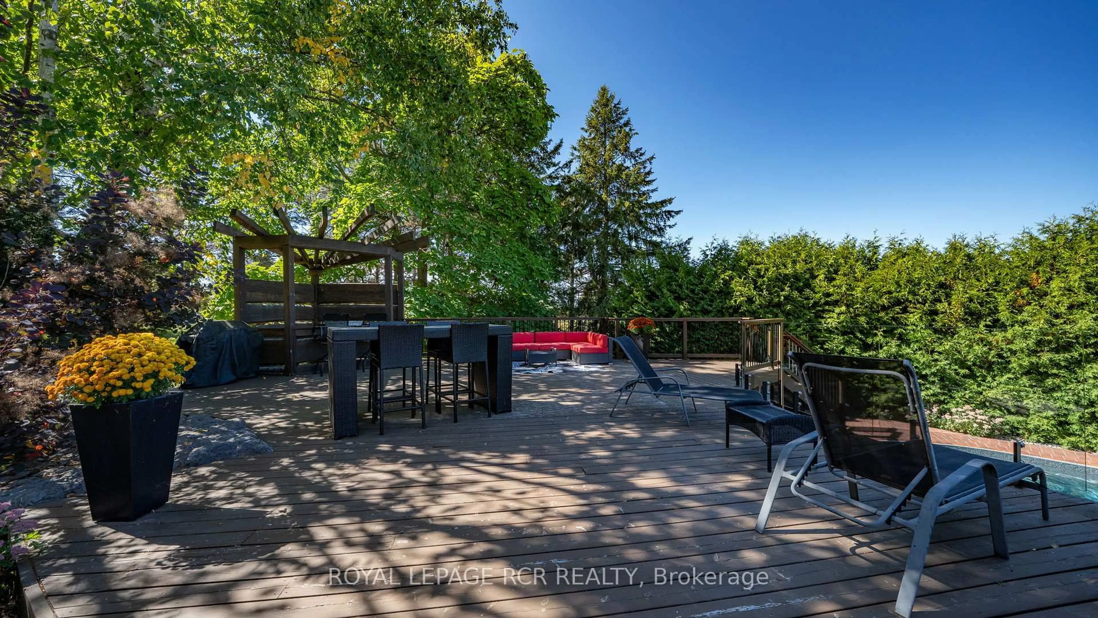 Patio, unknown for 15735 Highway 27, King Ontario L0G 1T0
