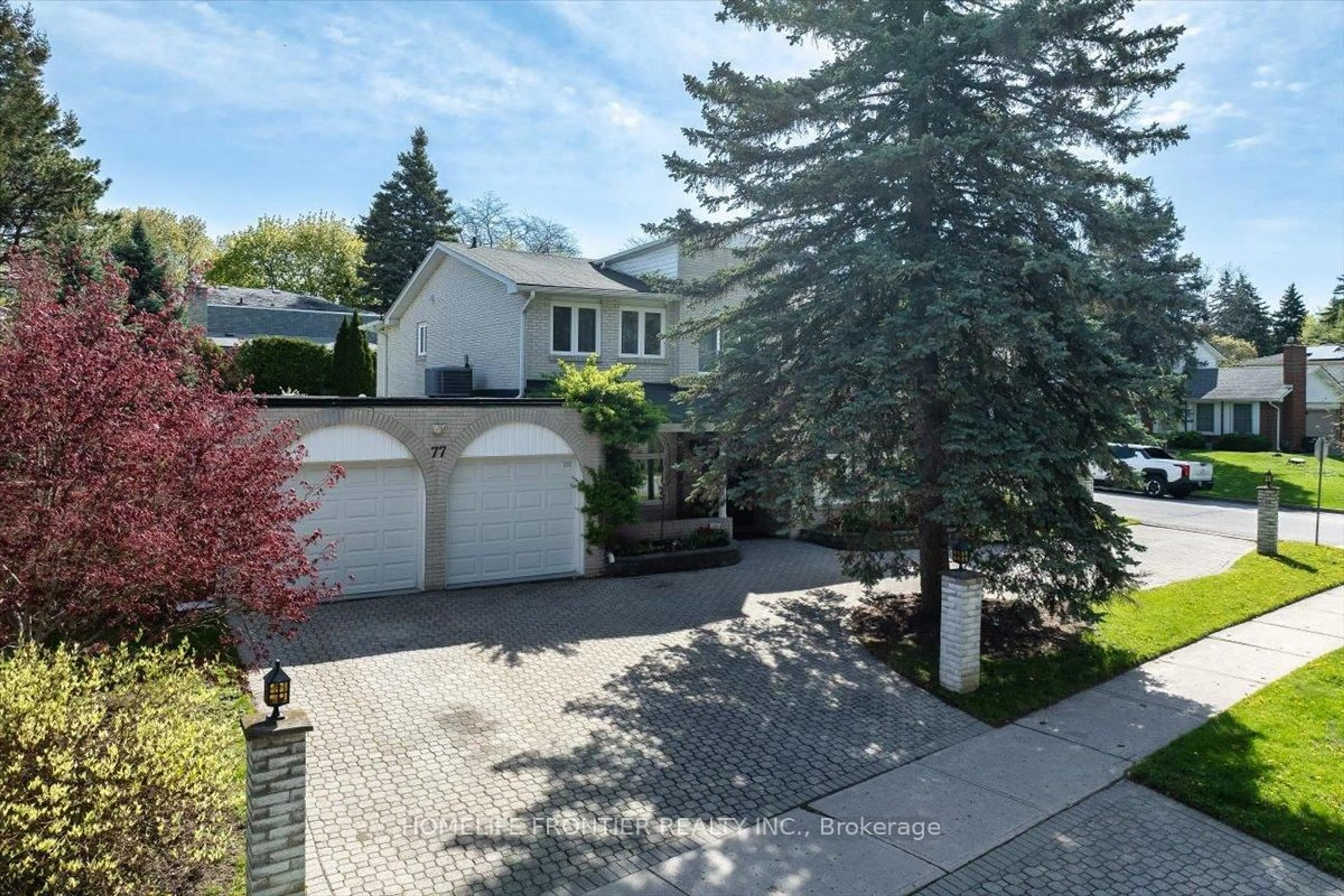 A pic from outside/outdoor area/front of a property/back of a property/a pic from drone, street for 77 German Mills Rd, Markham Ontario L3T 4H8