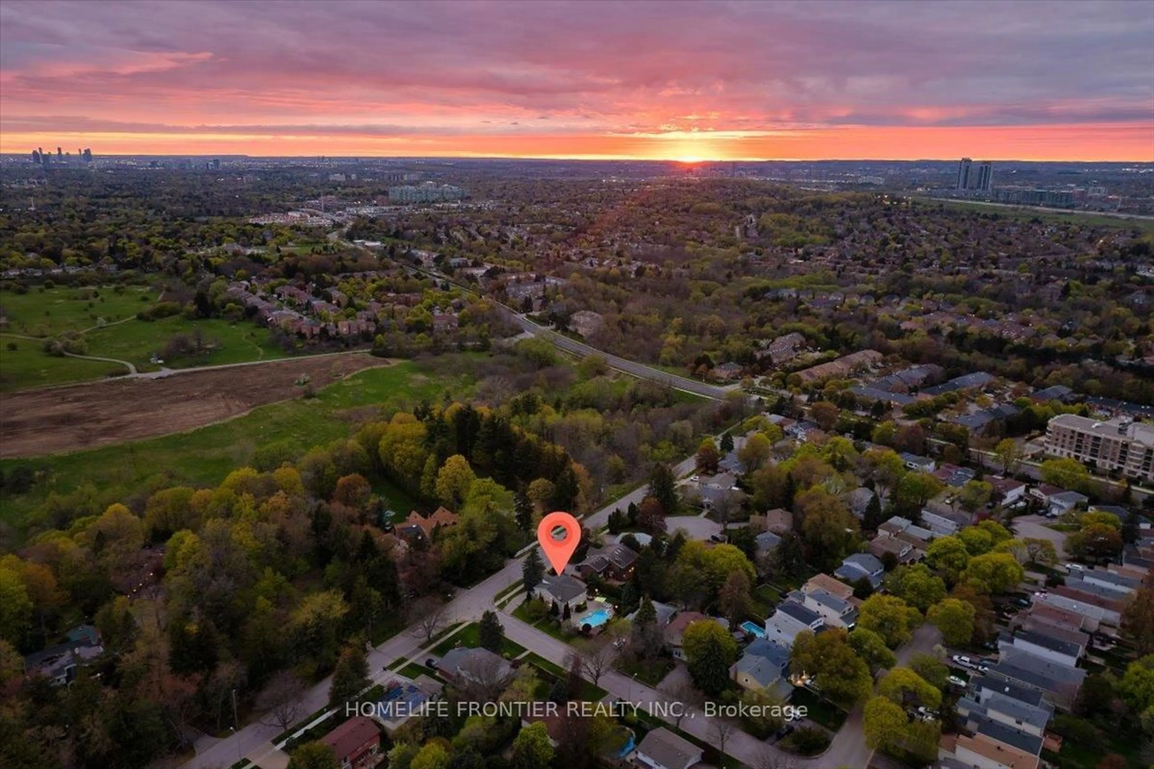 A pic from outside/outdoor area/front of a property/back of a property/a pic from drone, unknown for 77 German Mills Rd, Markham Ontario L3T 4H8