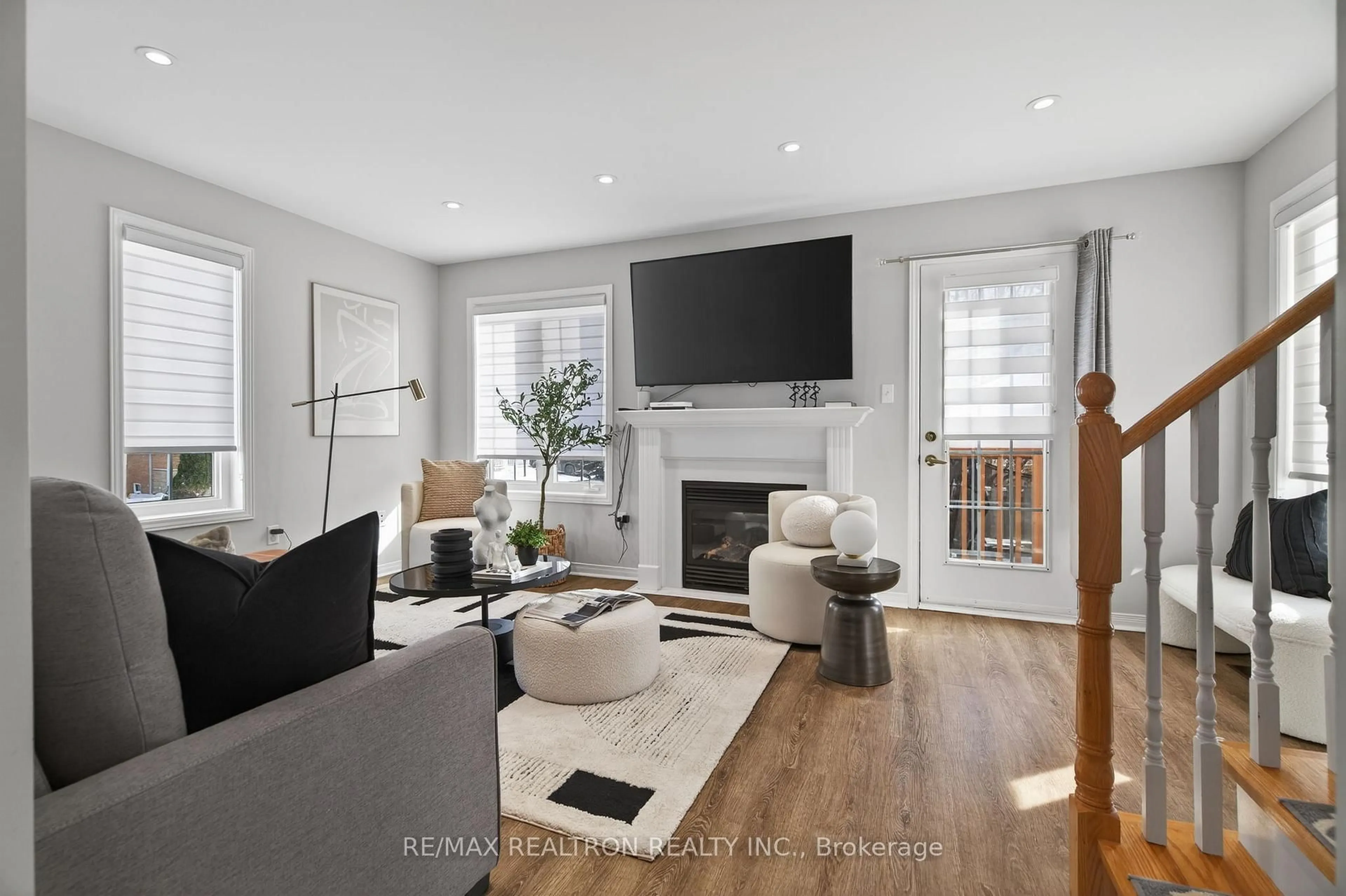 Living room with furniture, unknown for 130 Aspenwood Dr, Newmarket Ontario L3X 2X6
