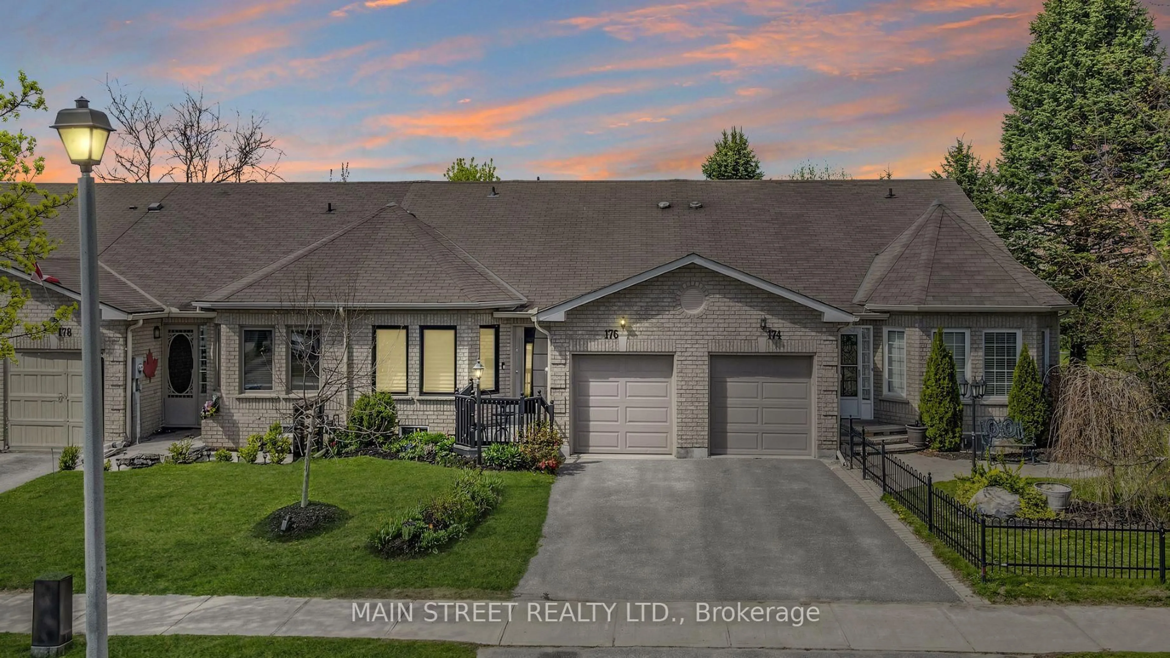 Home with brick exterior material, street for 176 Mainprize Cres, East Gwillimbury Ontario L0G 1M0
