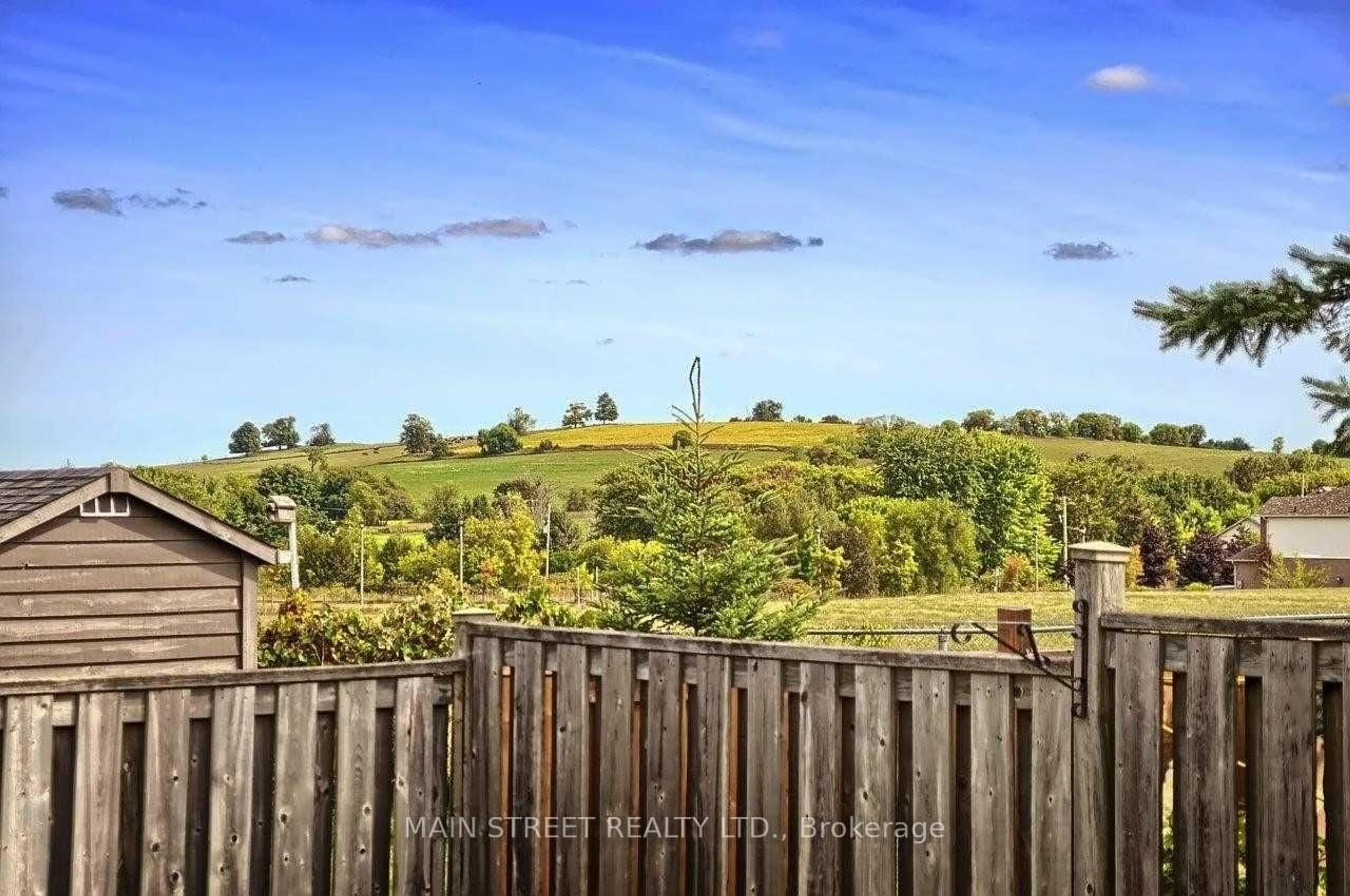 A pic from outside/outdoor area/front of a property/back of a property/a pic from drone, water/lake/river/ocean view for 176 Mainprize Cres, East Gwillimbury Ontario L0G 1M0