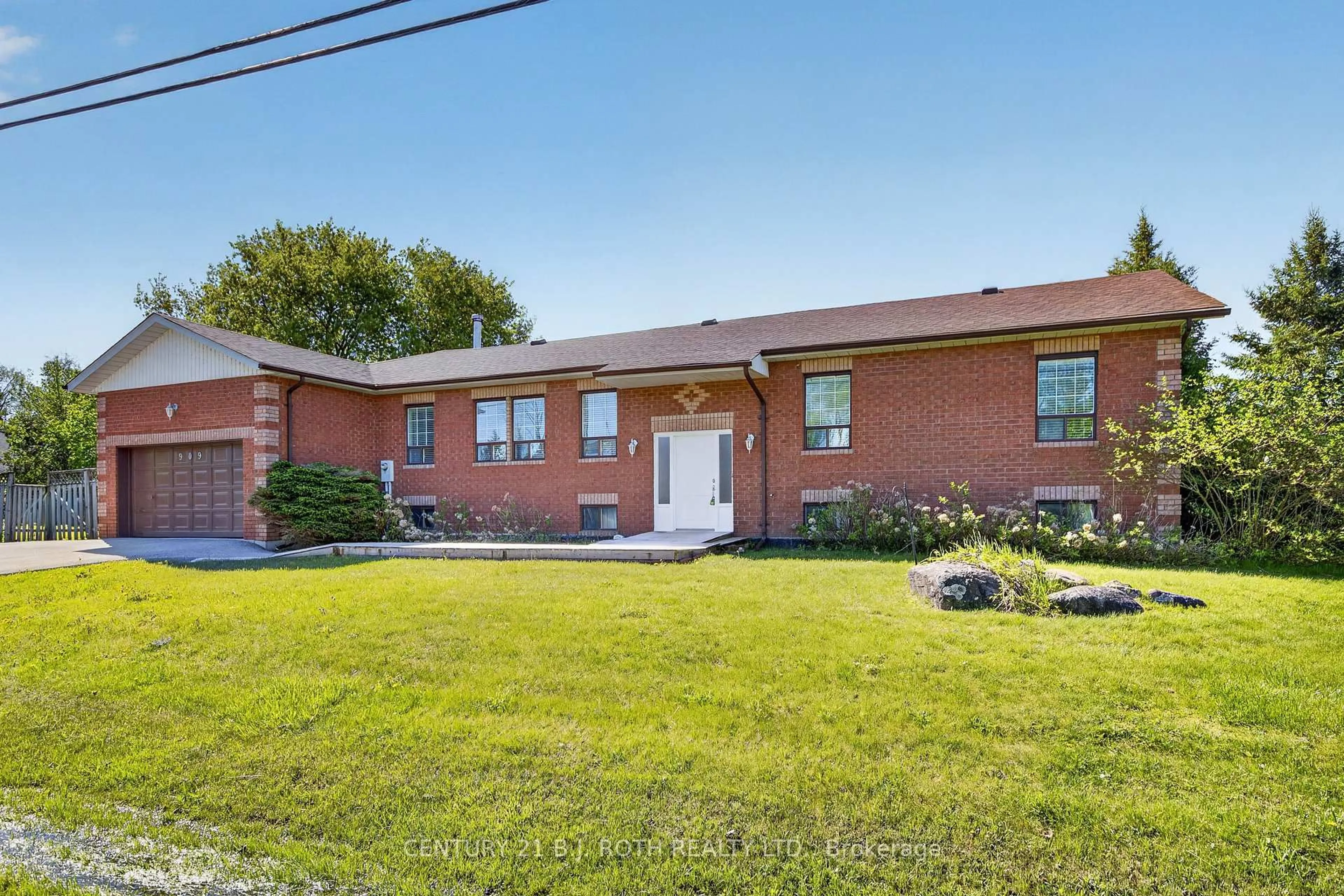 Home with brick exterior material, street for 909 Lebanon Dr, Innisfil Ontario L9S 2B9