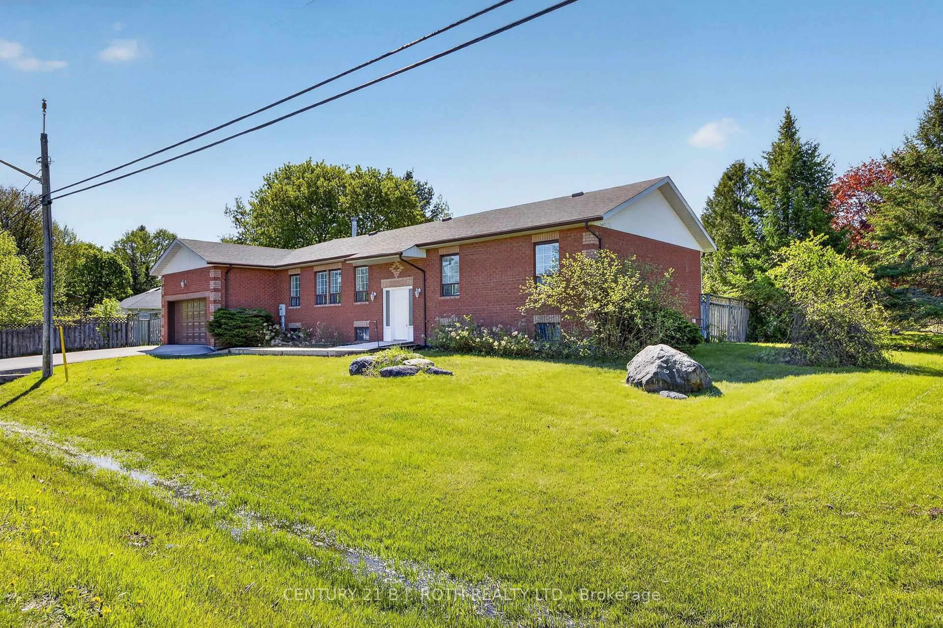 A pic from outside/outdoor area/front of a property/back of a property/a pic from drone, street for 909 Lebanon Dr, Innisfil Ontario L9S 2B9