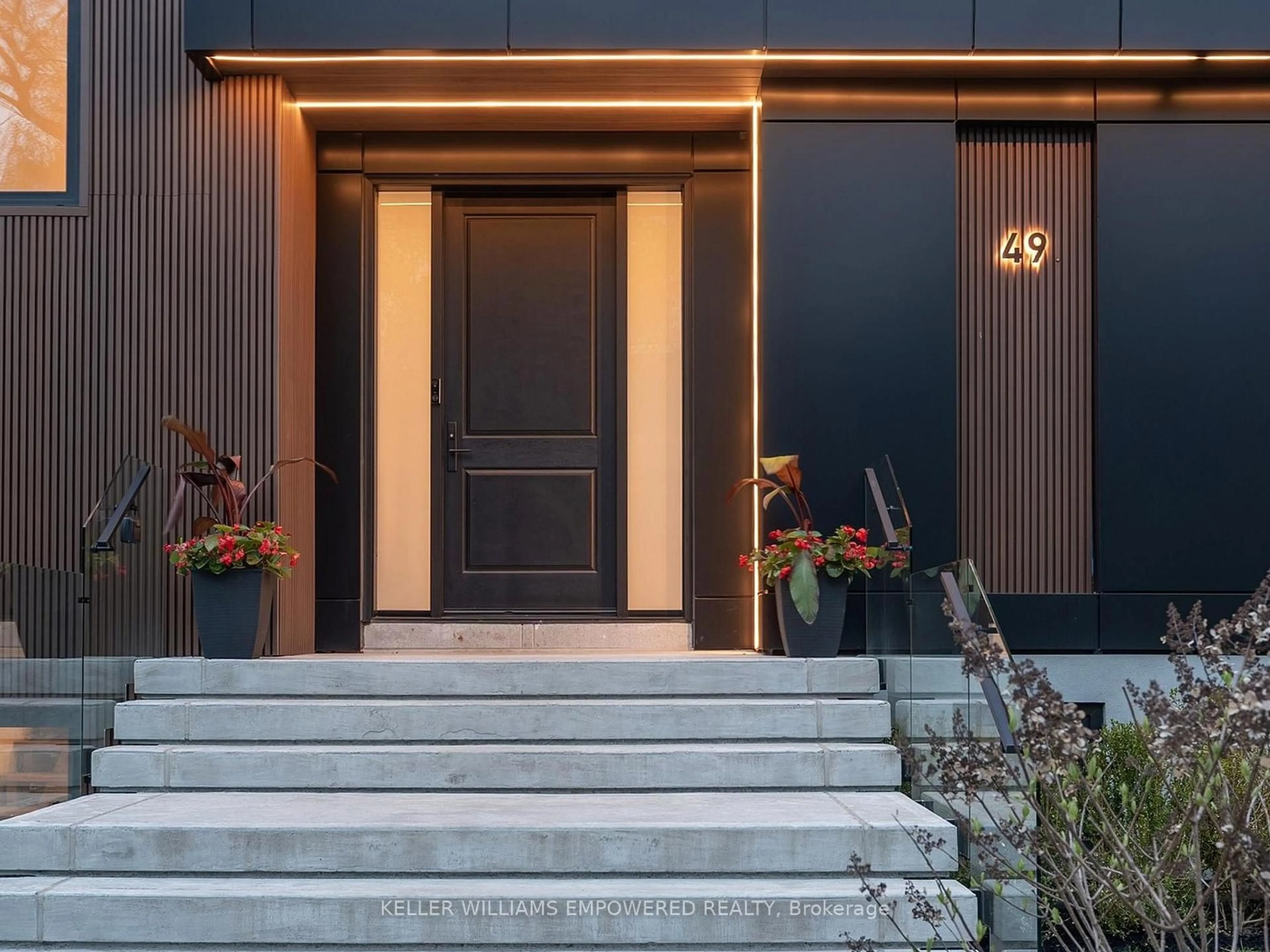 Indoor entryway for 49 Fergus Ave, Richmond Hill Ontario L4E 3C2