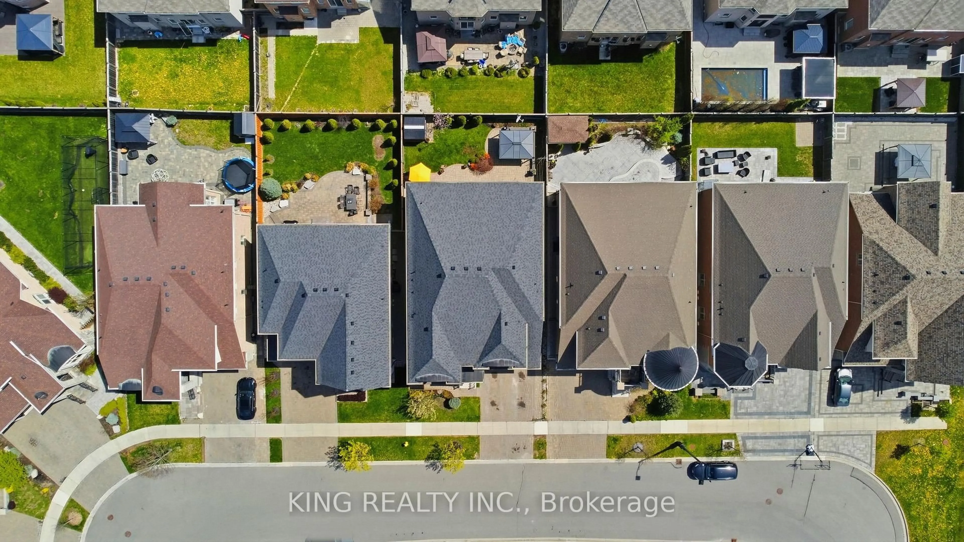 A pic from outside/outdoor area/front of a property/back of a property/a pic from drone, city buildings view from balcony for 76 Chesney Cres, Vaughan Ontario L4H 4A5