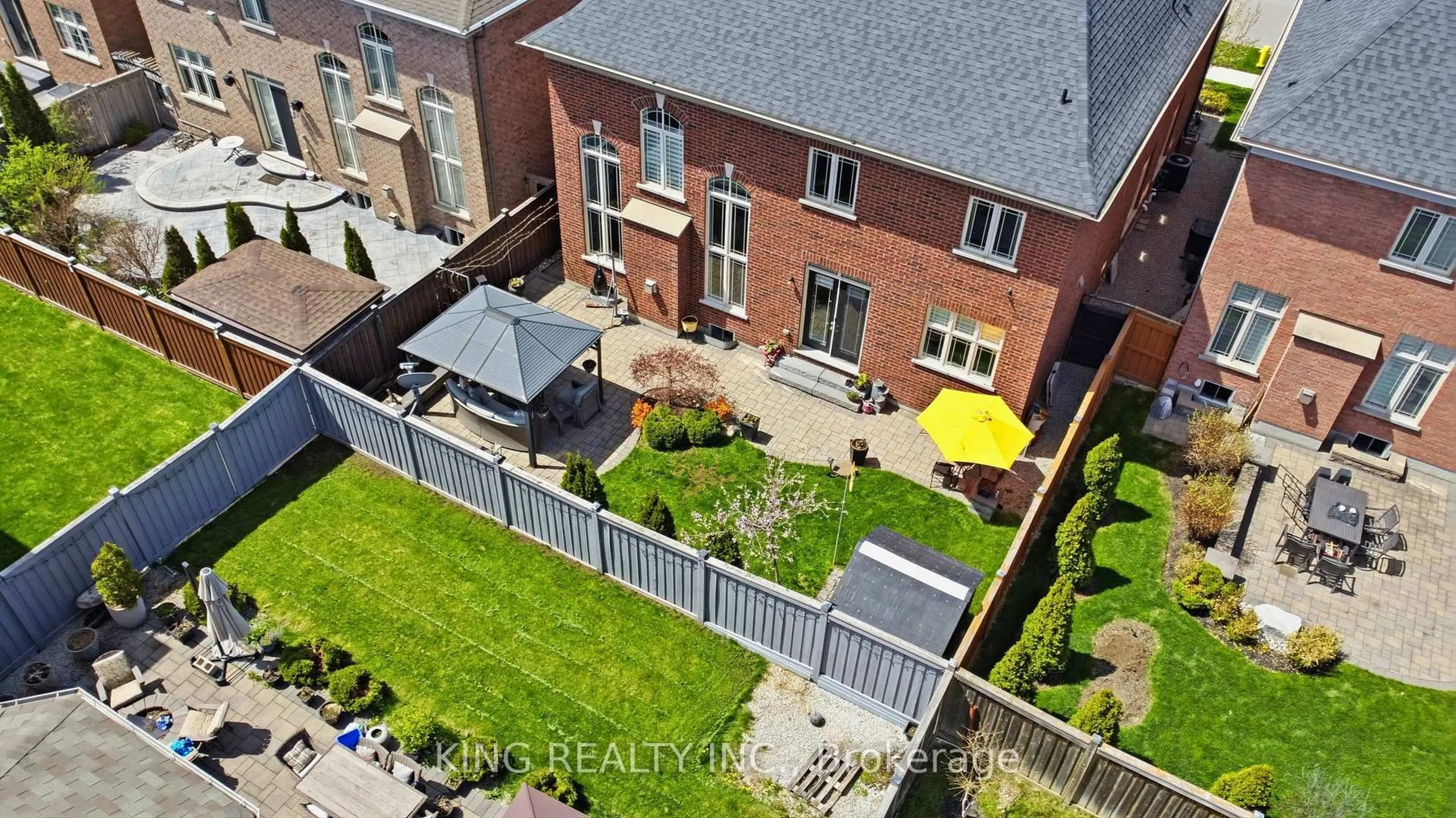 A pic from outside/outdoor area/front of a property/back of a property/a pic from drone, street for 76 Chesney Cres, Vaughan Ontario L4H 4A5