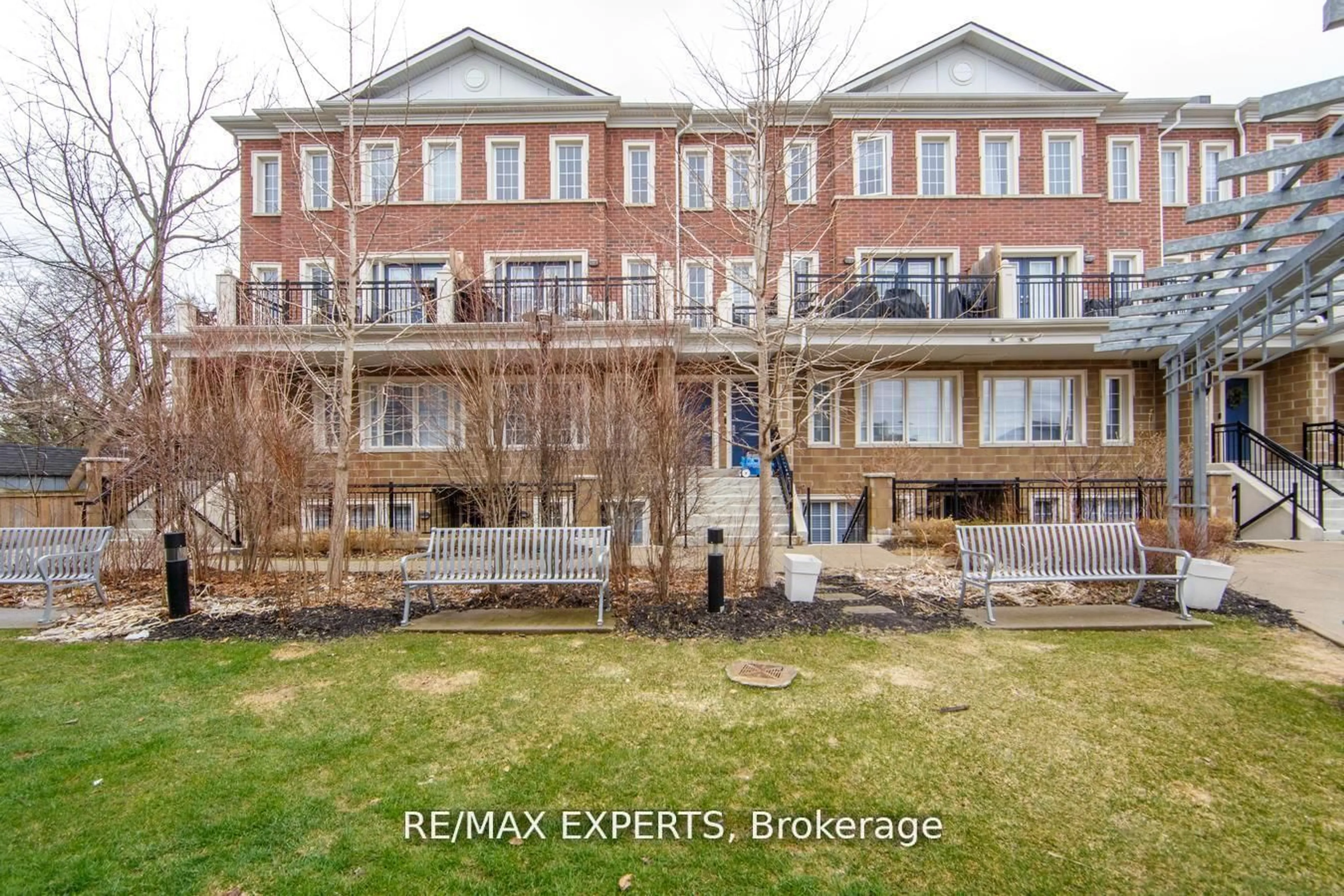 A pic from outside/outdoor area/front of a property/back of a property/a pic from drone, unknown for 26 Bruce St #C03, Vaughan Ontario L4L 0H4