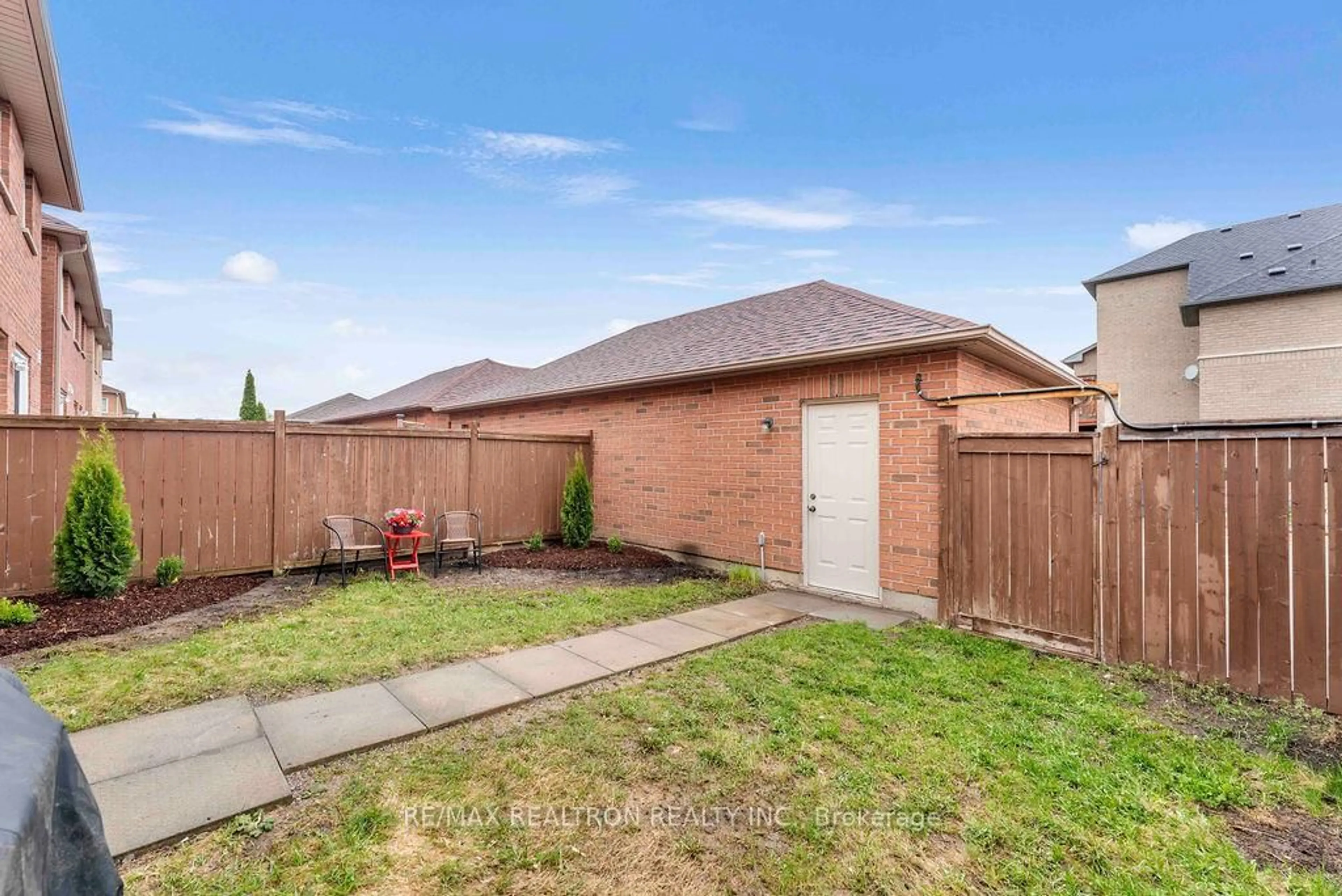 Patio, street for 2334 Bur Oak Ave, Markham Ontario L6E 1L6