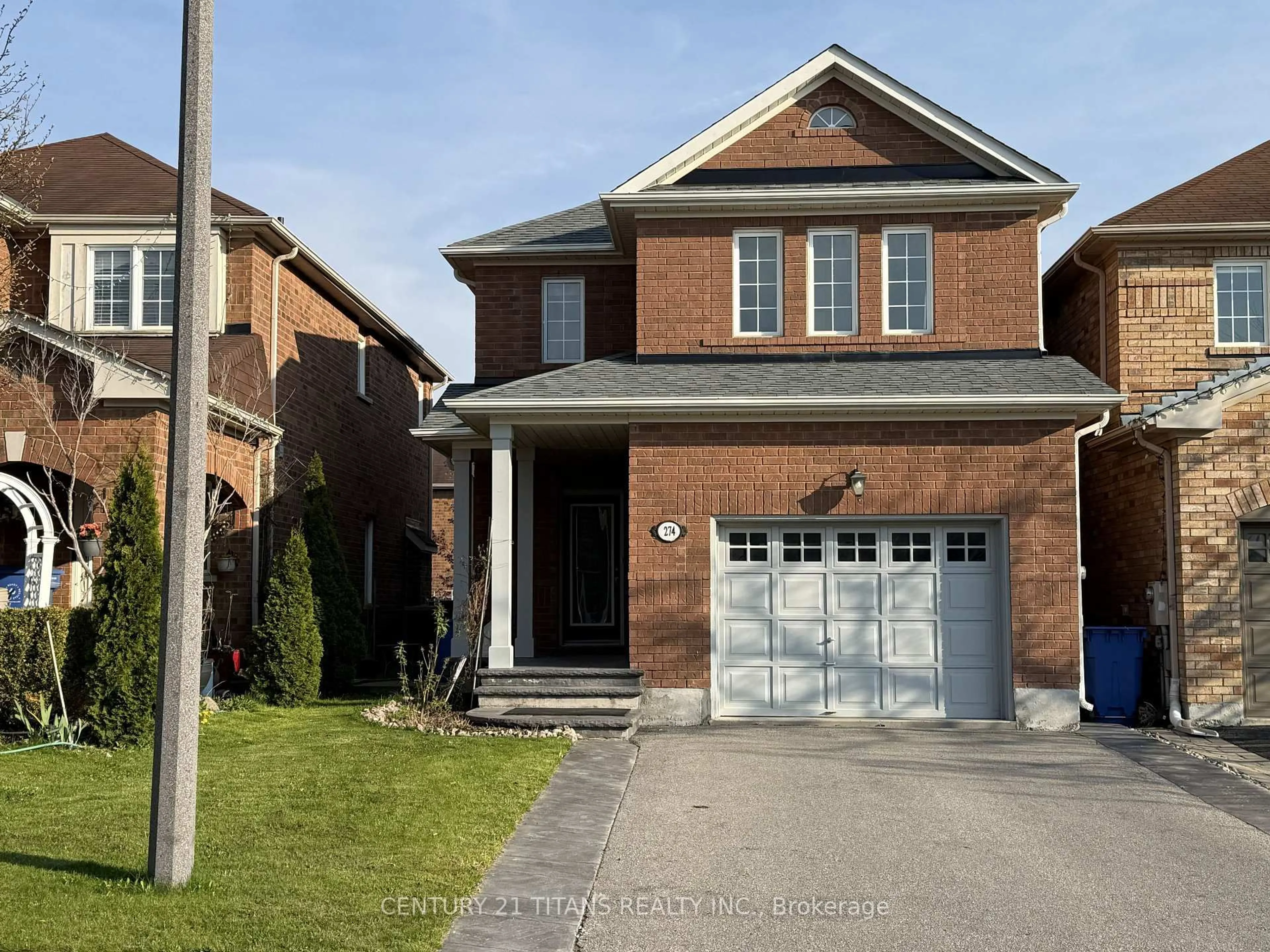 Home with brick exterior material, street for 274 Penndutch Circ, Whitchurch-Stouffville Ontario L4A 0P1