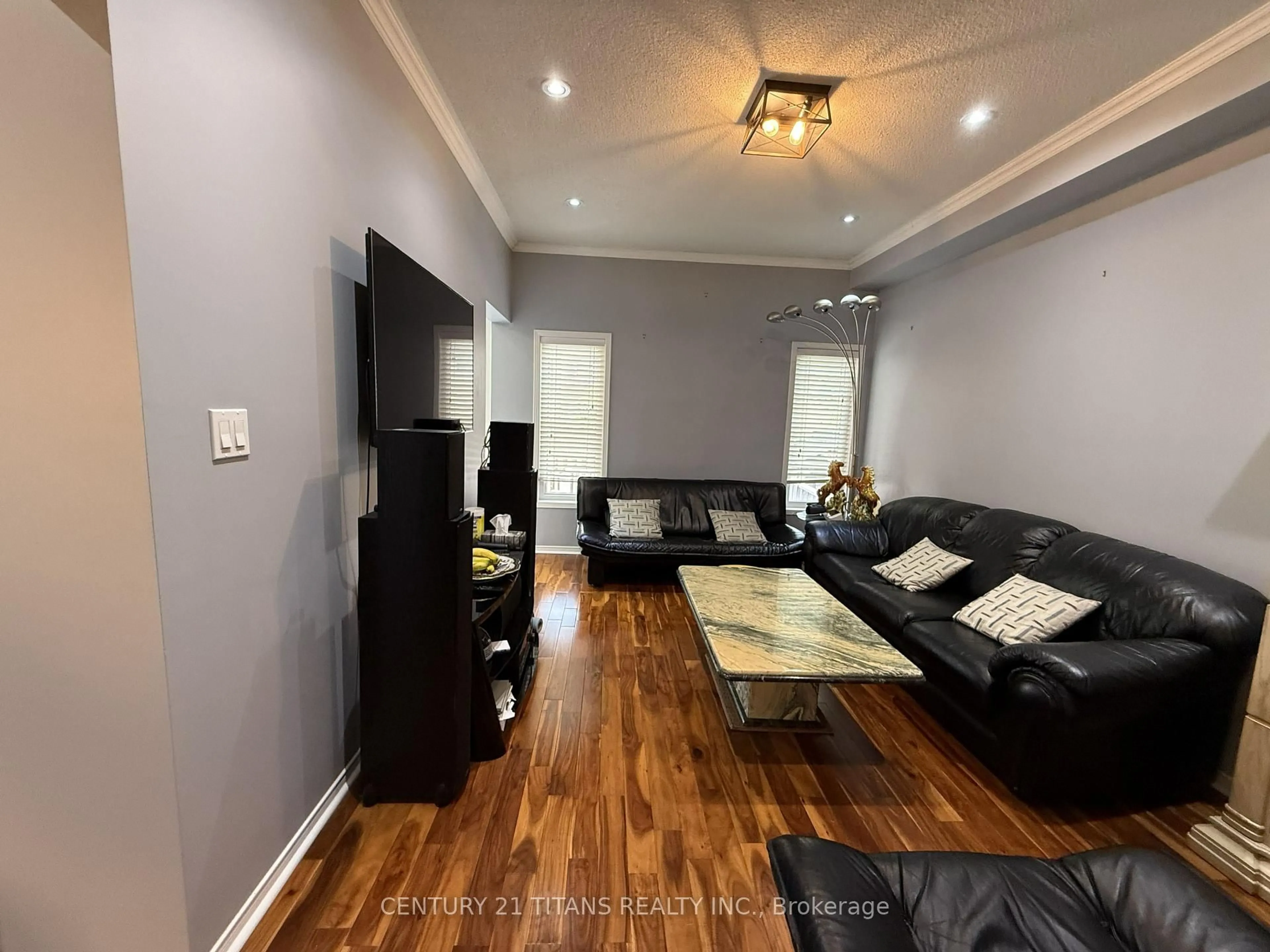 Living room with furniture, wood/laminate floor for 274 Penndutch Circ, Whitchurch-Stouffville Ontario L4A 0P1
