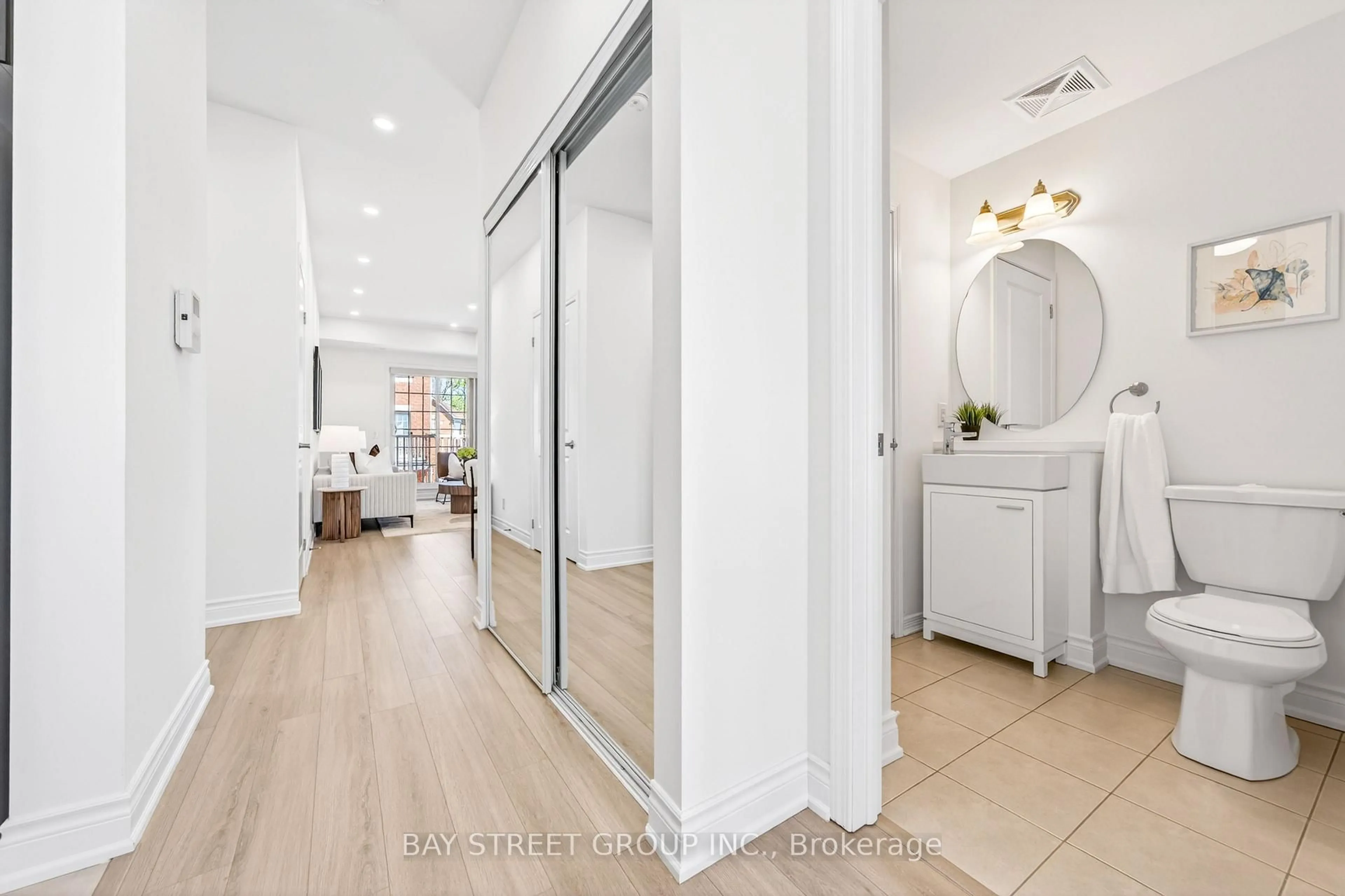 Indoor foyer for 141 Silverwood Ave, Richmond Hill Ontario L4S 0C9