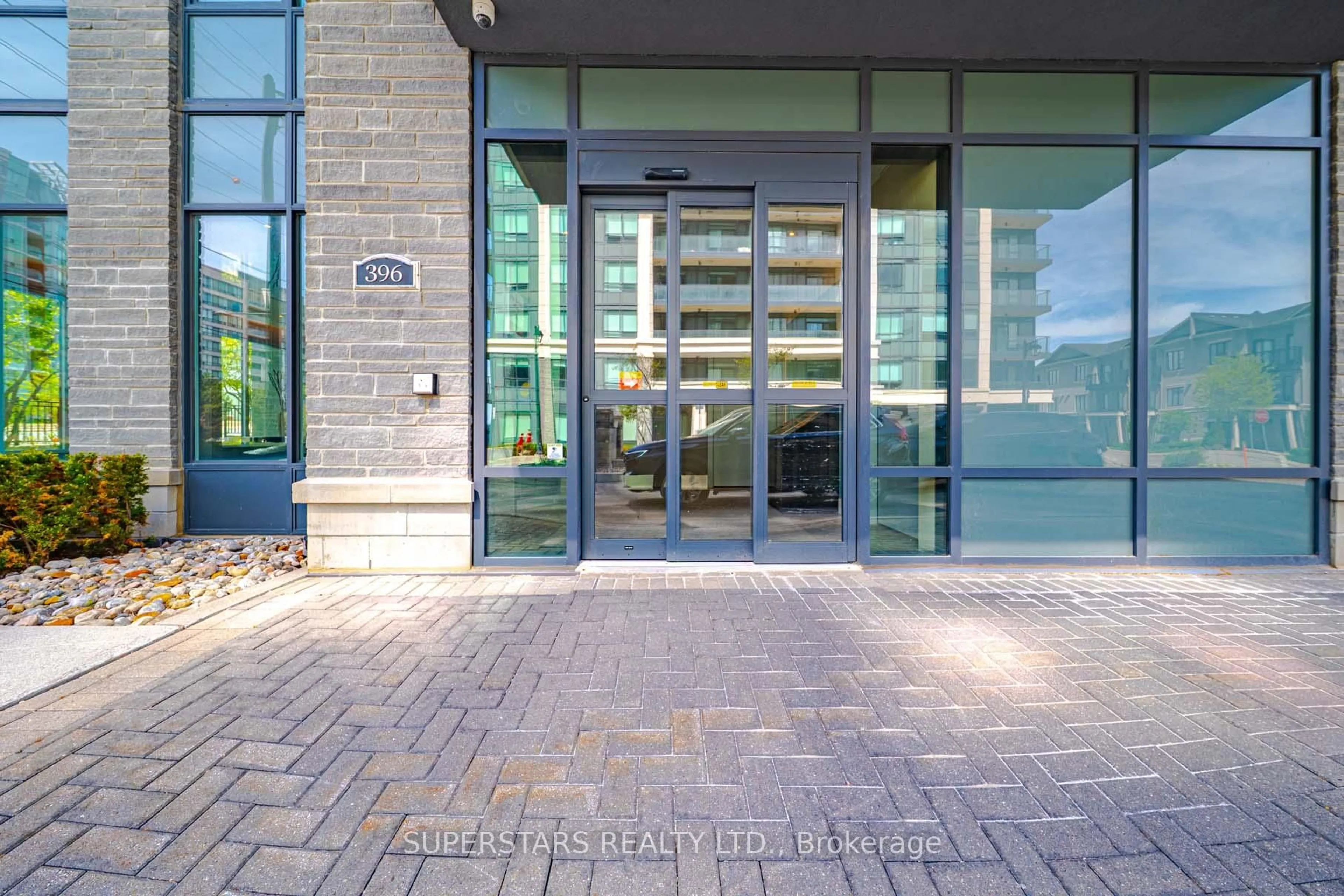Indoor foyer for 396 Highway 7 #507, Richmond Hill Ontario L4B 0G7