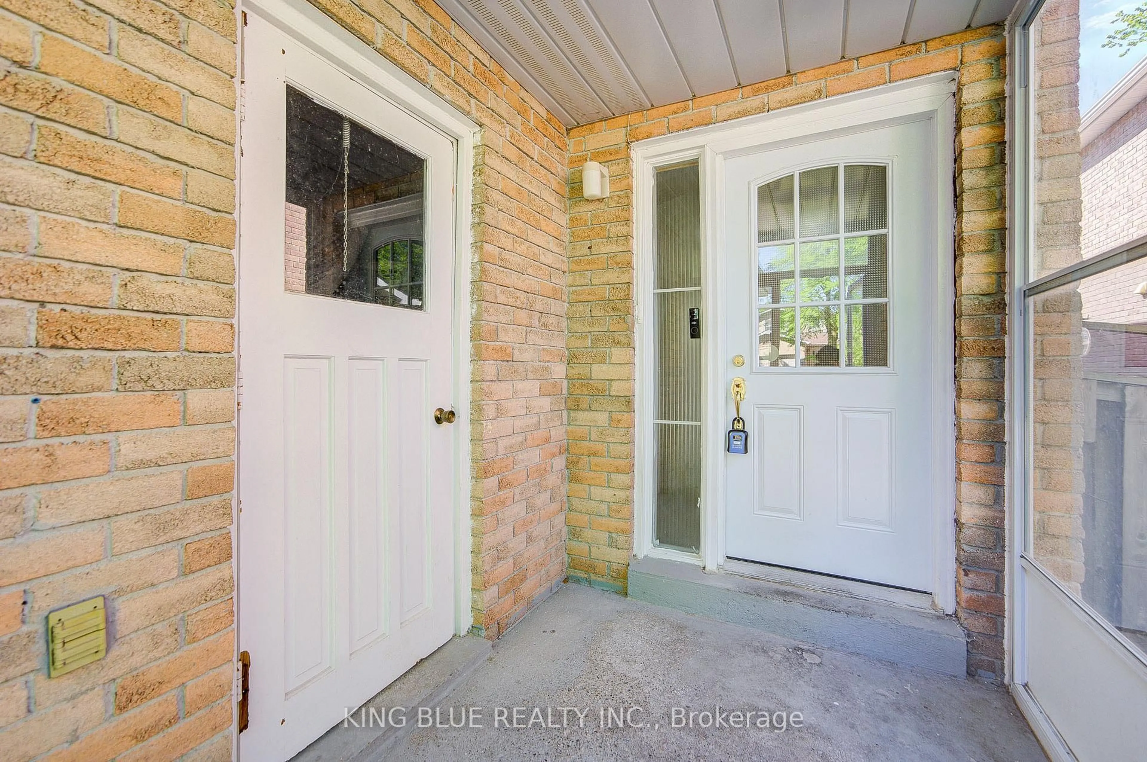 Indoor entryway for 5 Woolen Mill Rd, Markham Ontario L3P 6X4