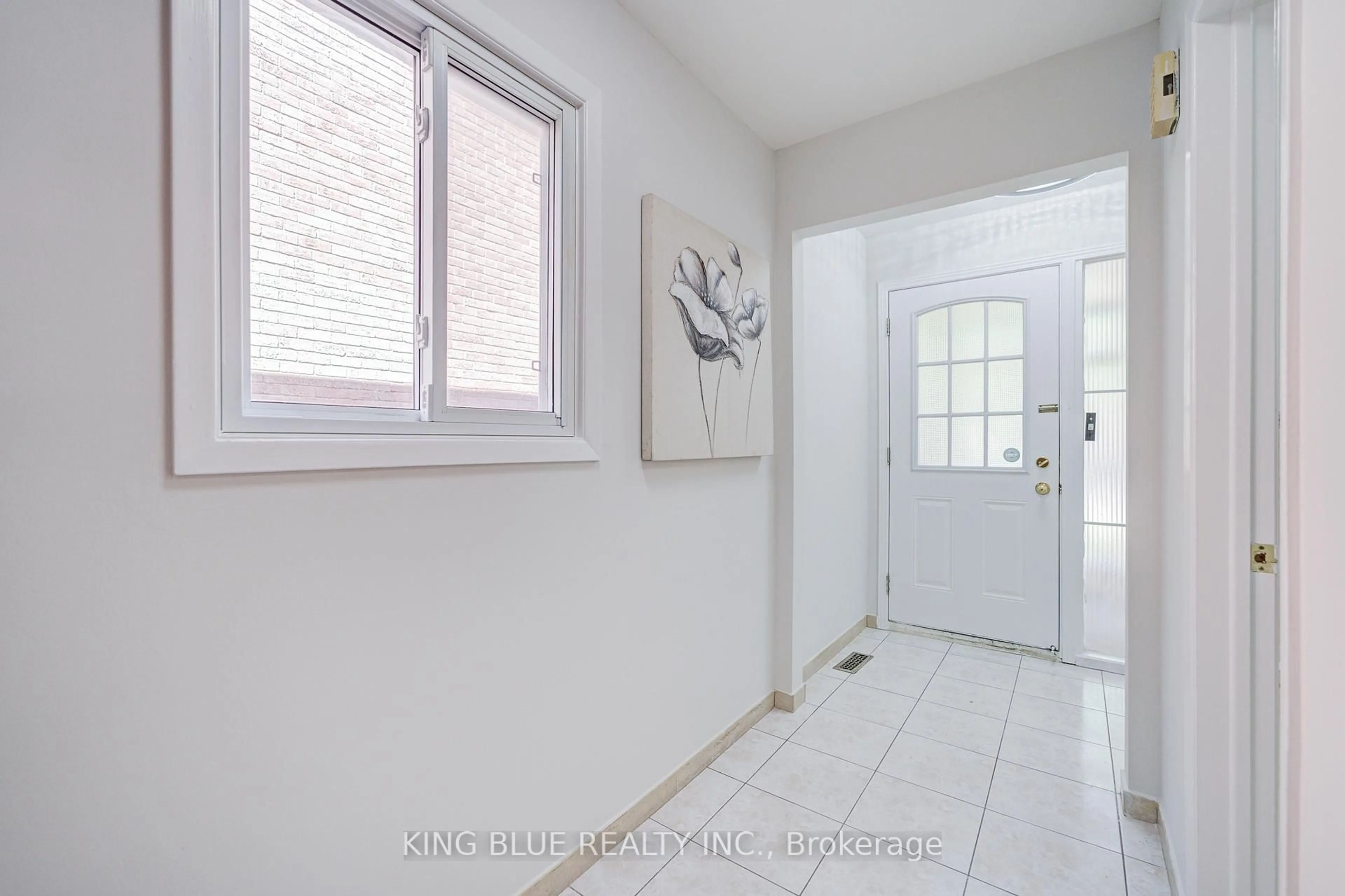 Indoor entryway for 5 Woolen Mill Rd, Markham Ontario L3P 6X4