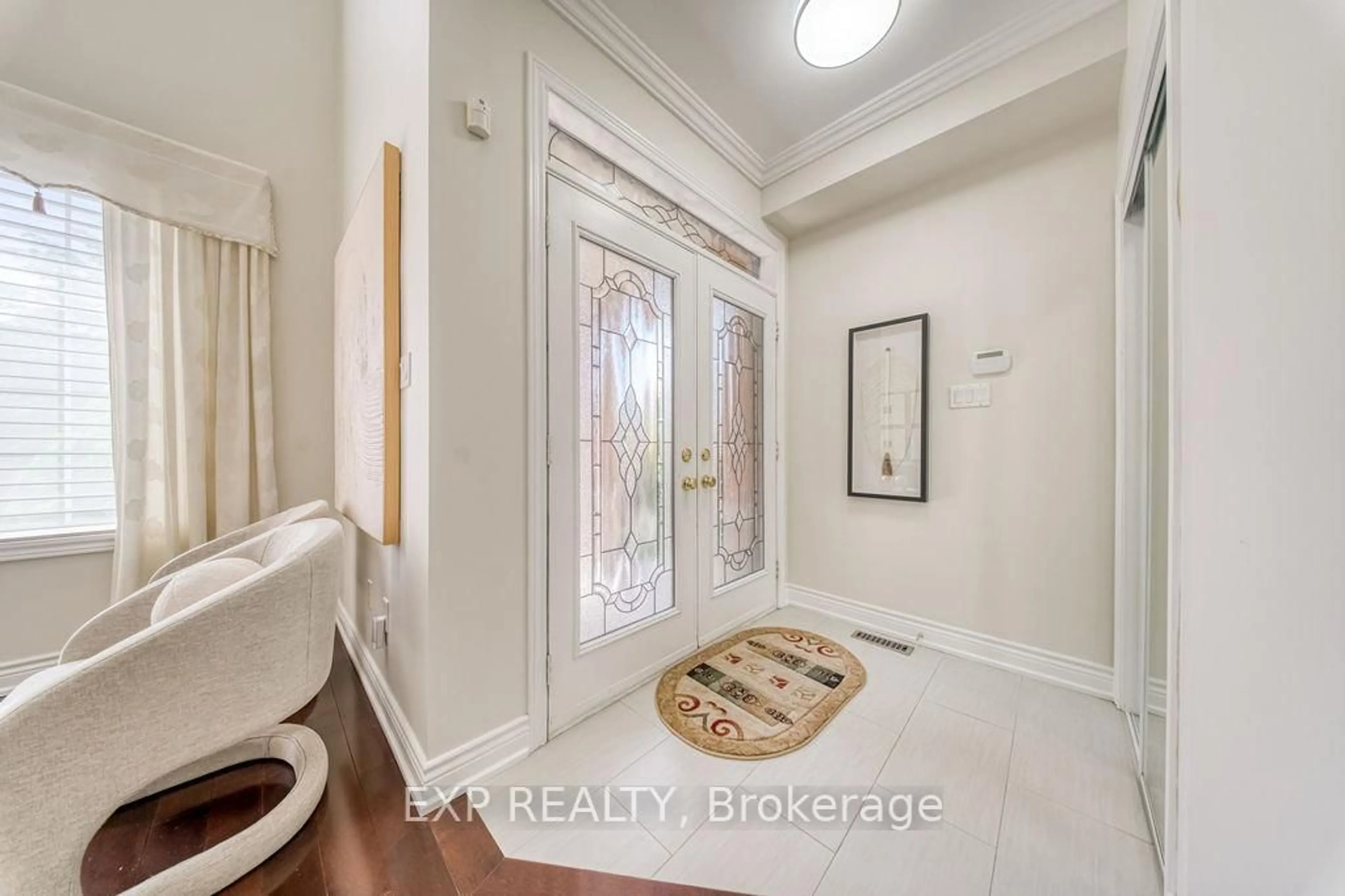 Indoor entryway for 42 Grand Oak Dr, Richmond Hill Ontario L4E 3Z9