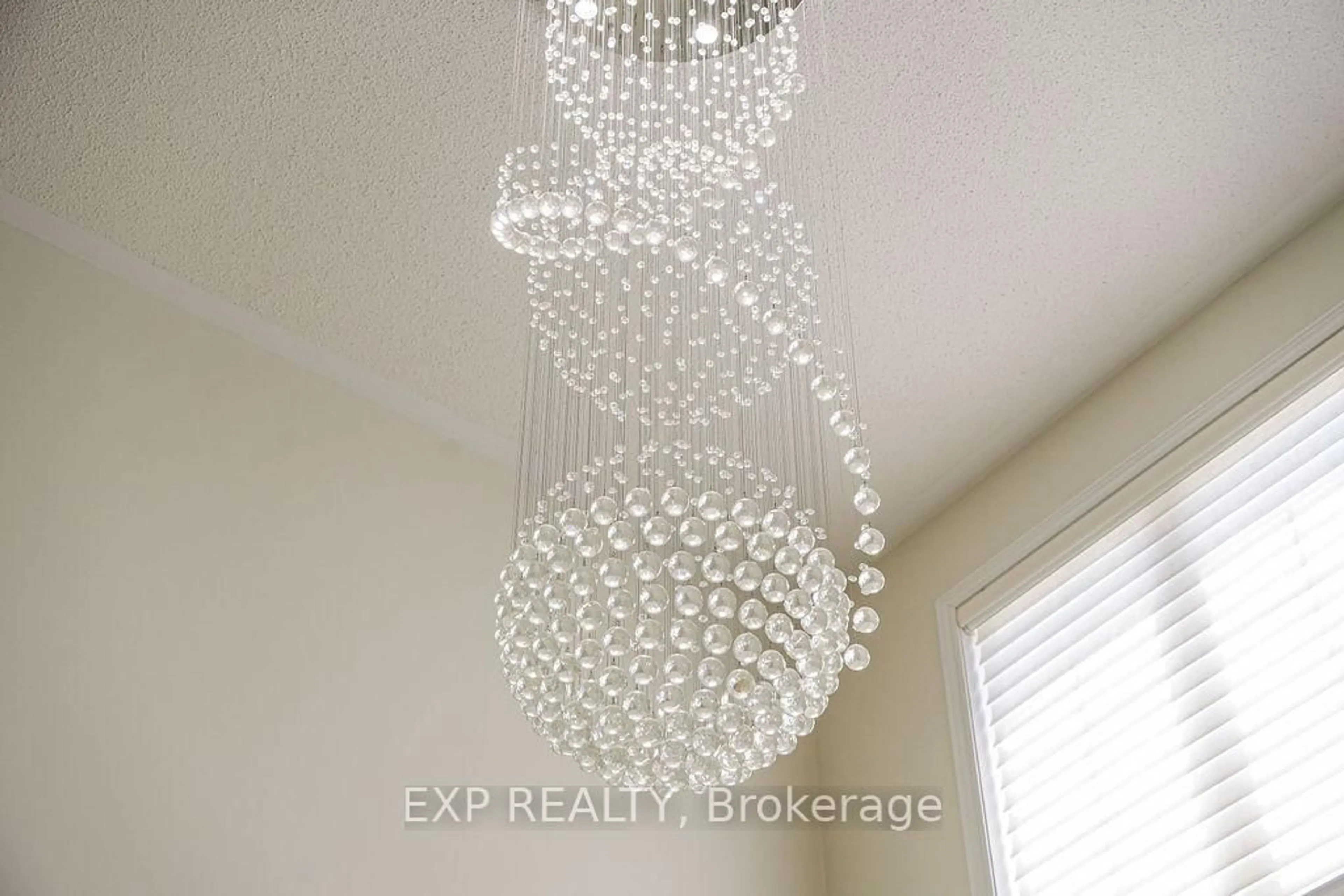 Indoor entryway for 42 Grand Oak Dr, Richmond Hill Ontario L4E 3Z9