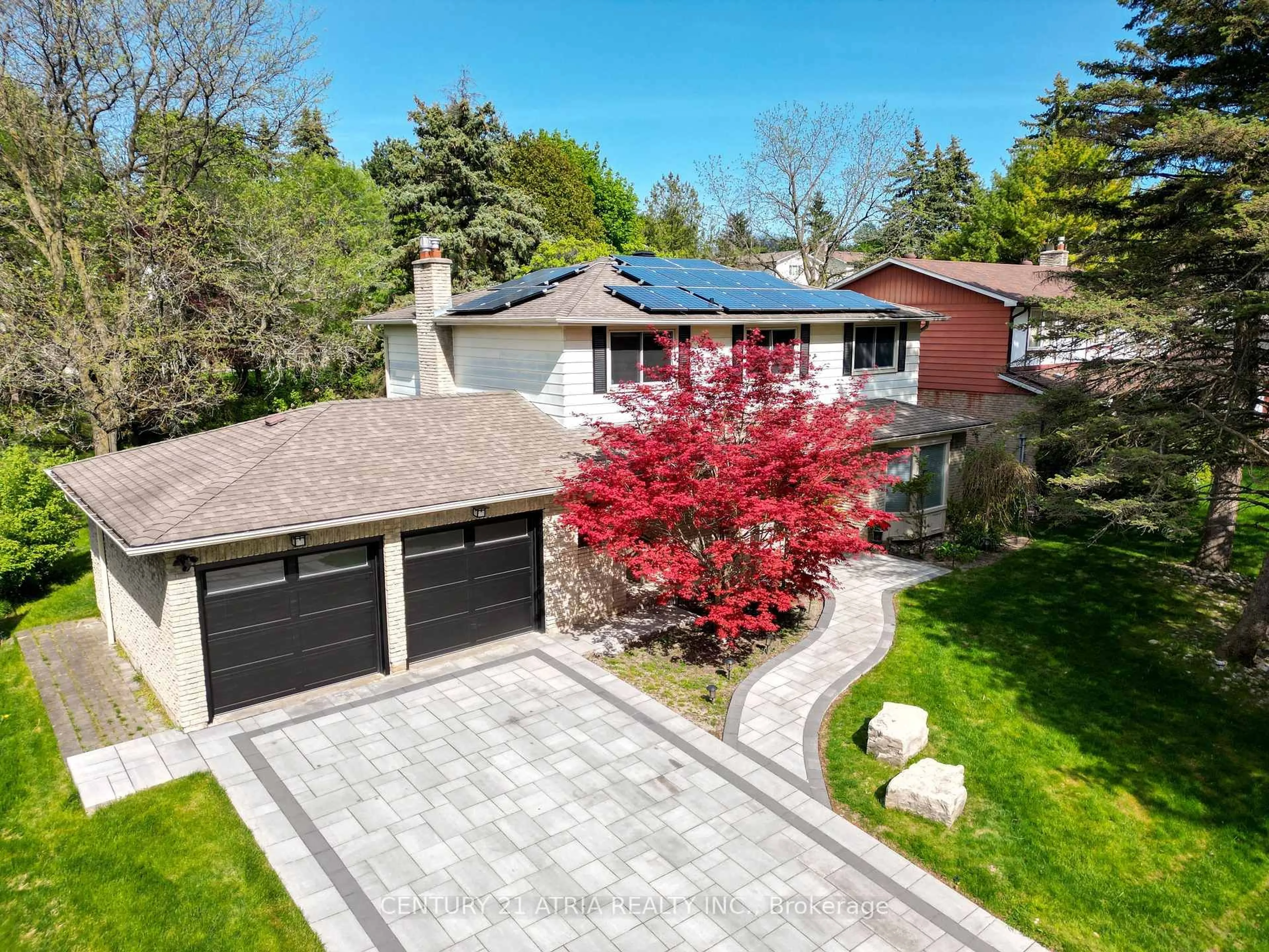 A pic from outside/outdoor area/front of a property/back of a property/a pic from drone, street for 71 German Mills Rd, Markham Ontario L3T 4H6