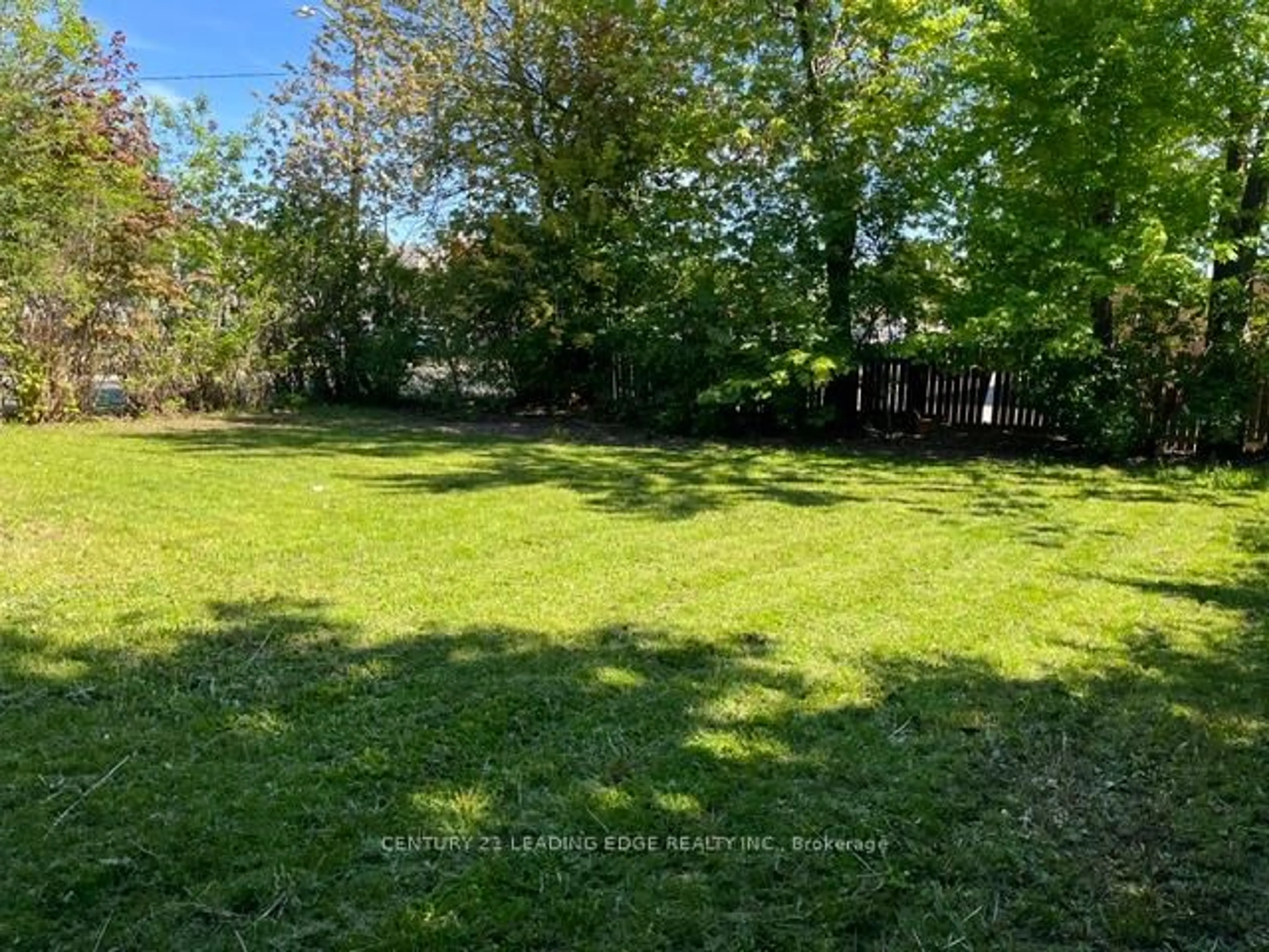 A pic from outside/outdoor area/front of a property/back of a property/a pic from drone, forest/trees view for 2 Honeybourne Cres, Markham Ontario L3P 1P3