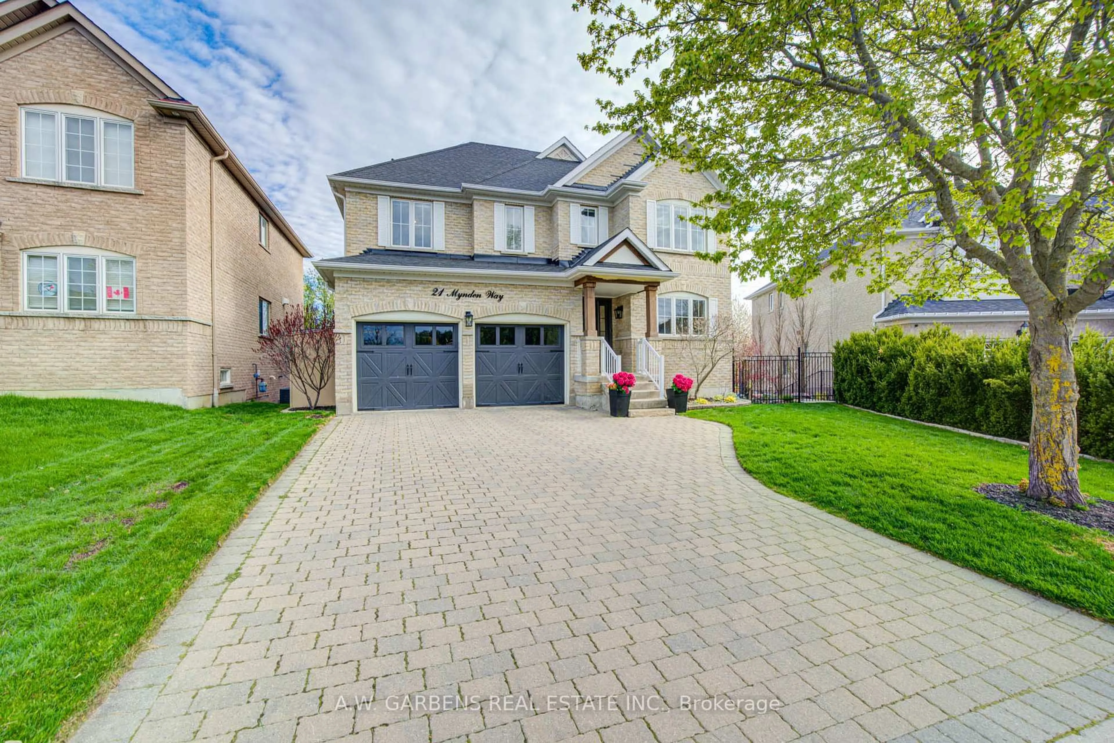 Home with brick exterior material, street for 21 Mynden Way, Newmarket Ontario L3X 3A7