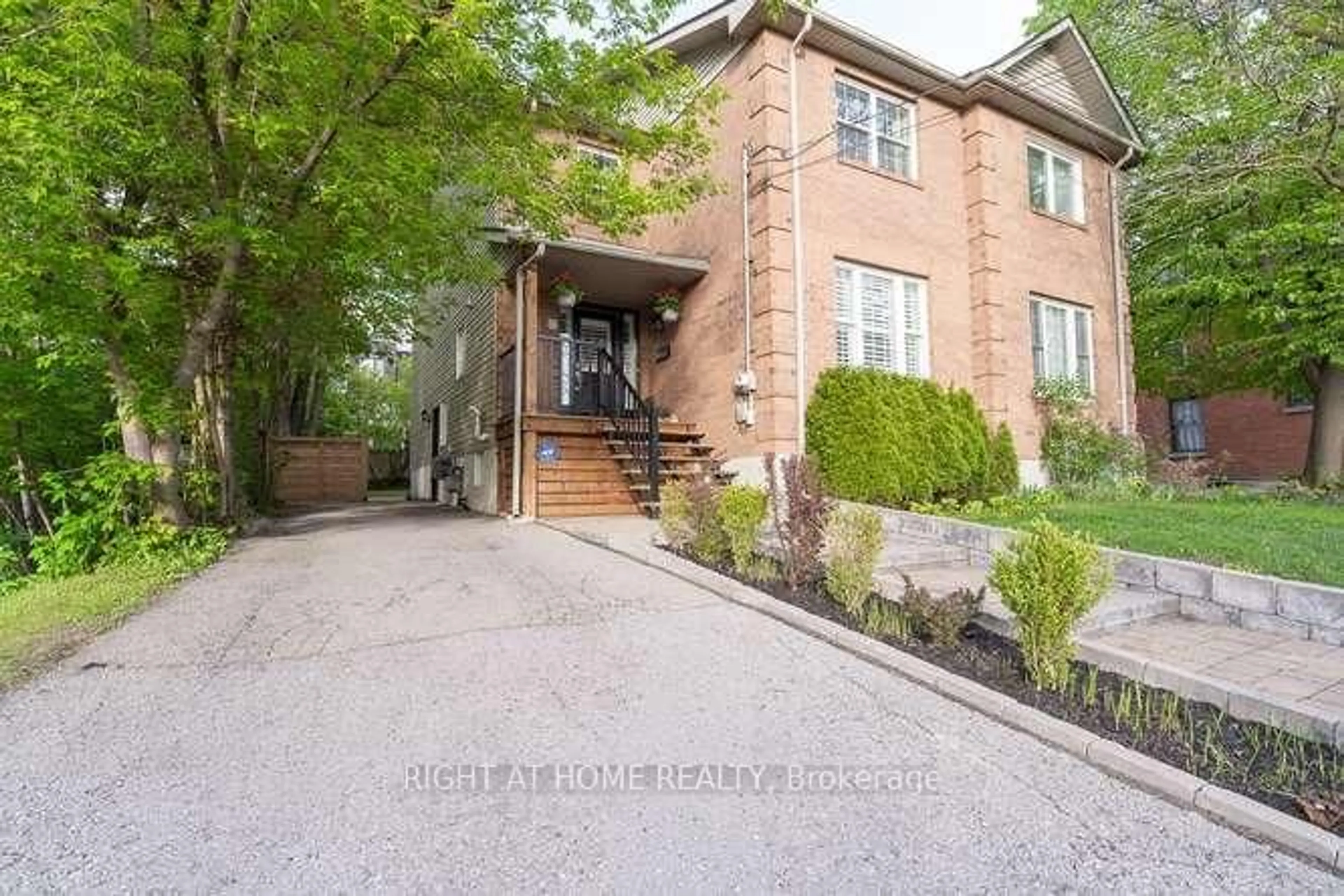 Unknown for 17 MACHELL Ave, Aurora Ontario L4G 2R6