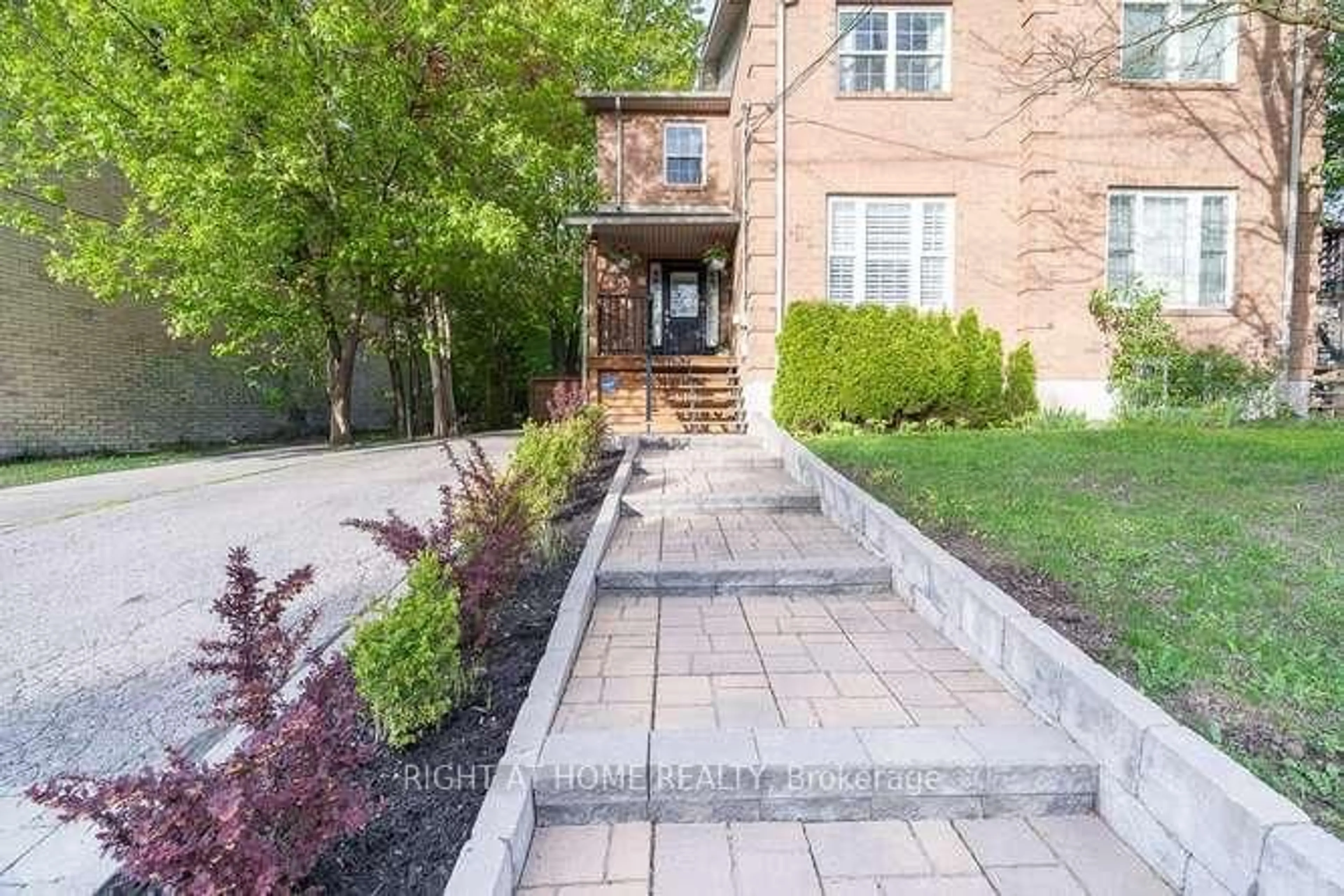 Home with brick exterior material, street for 17 MACHELL Ave, Aurora Ontario L4G 2R6