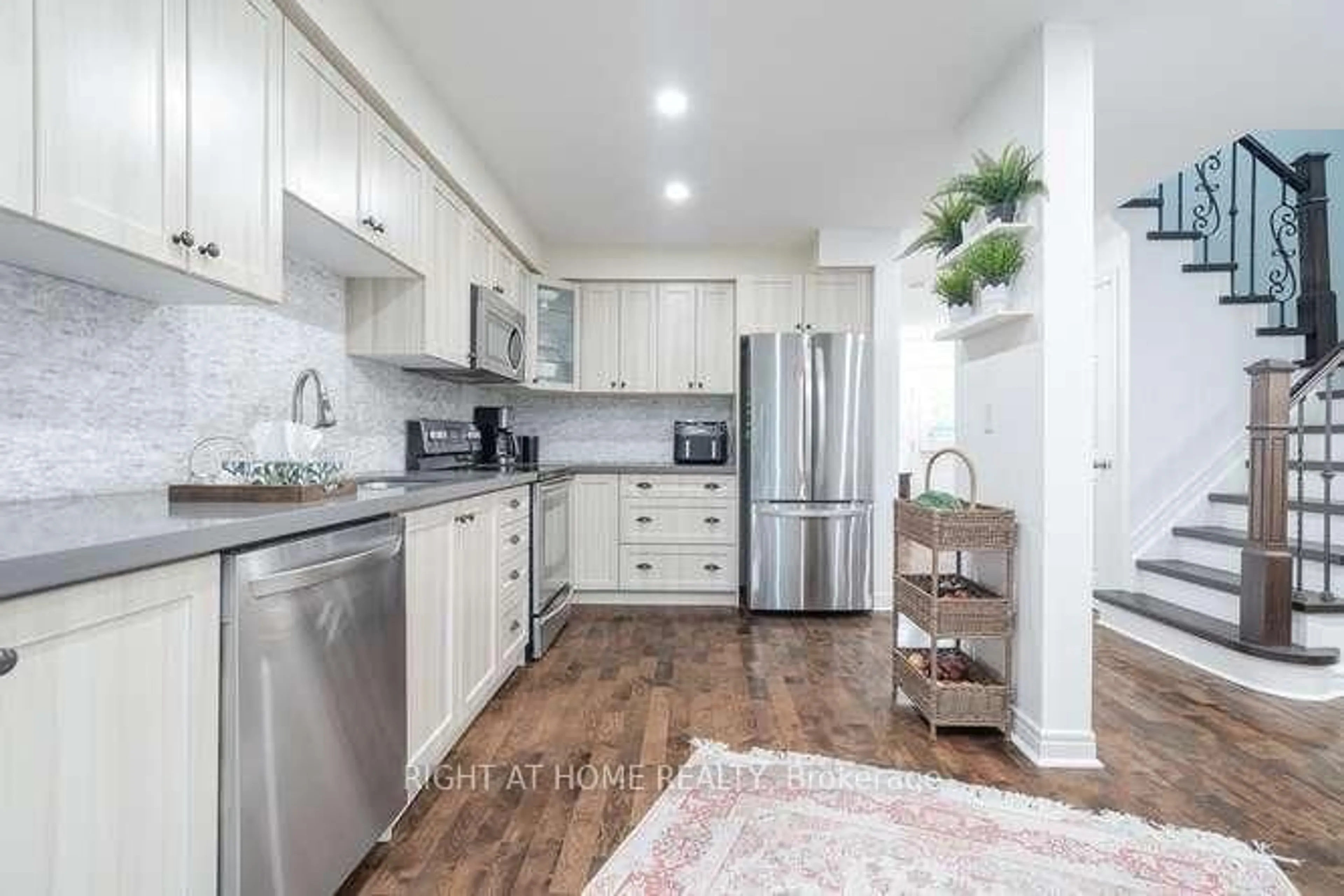 Open concept kitchen, unknown for 17 MACHELL Ave, Aurora Ontario L4G 2R6