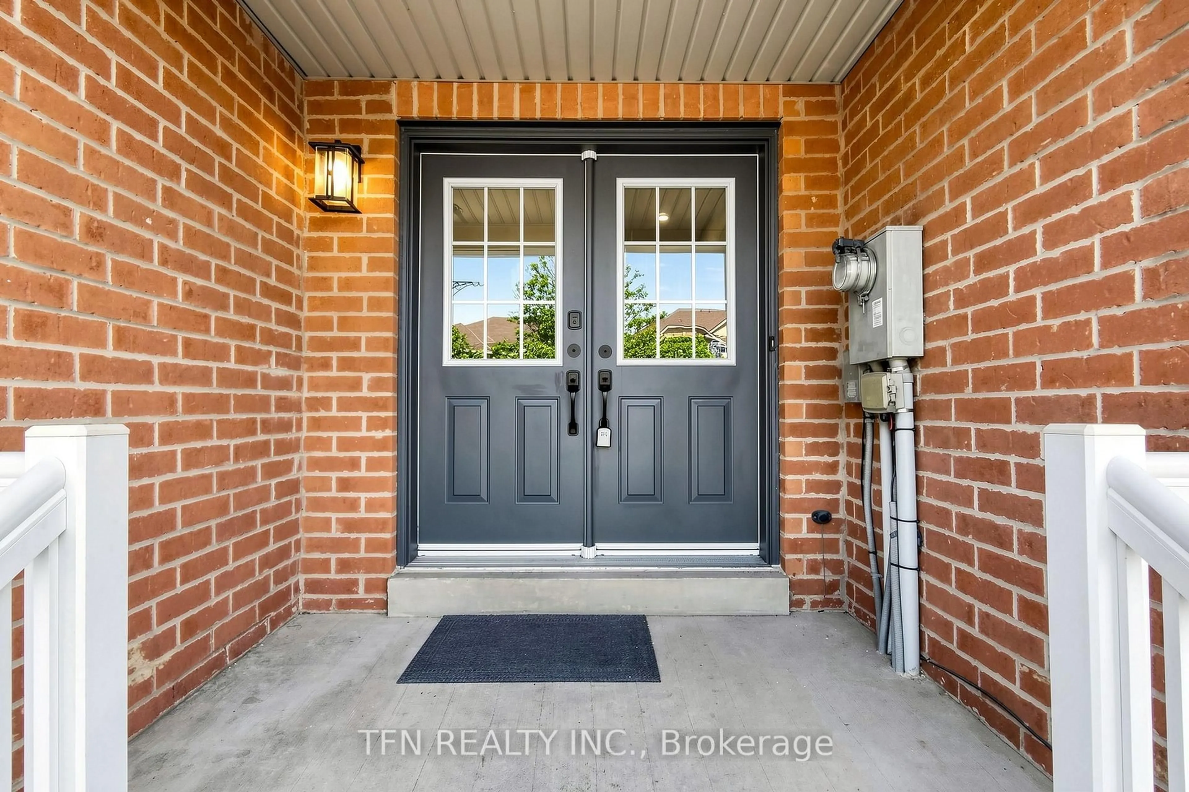 Indoor entryway for 8 Lander Cres, Vaughan Ontario L4J 8R3