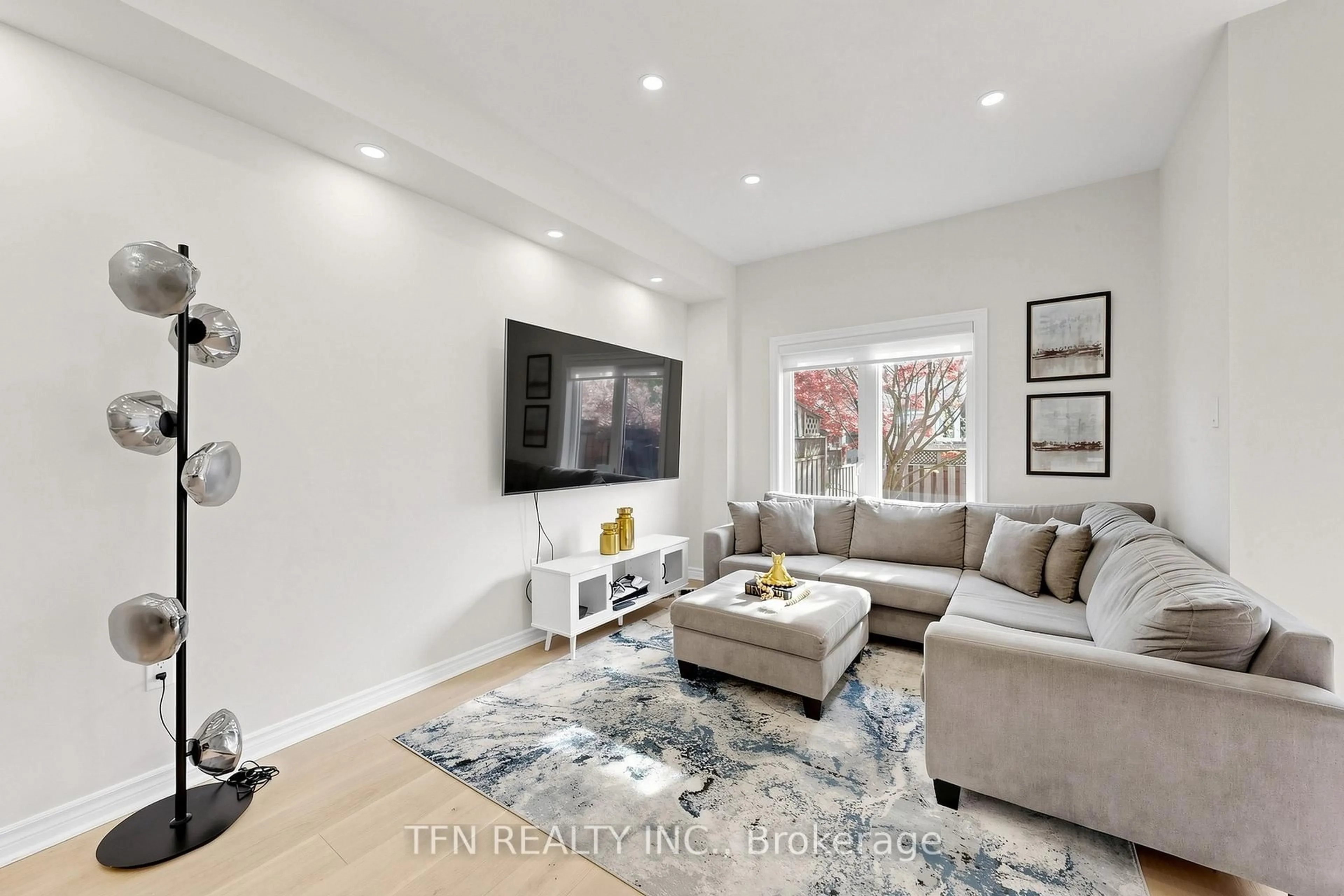 Living room with furniture, unknown for 8 Lander Cres, Vaughan Ontario L4J 8R3