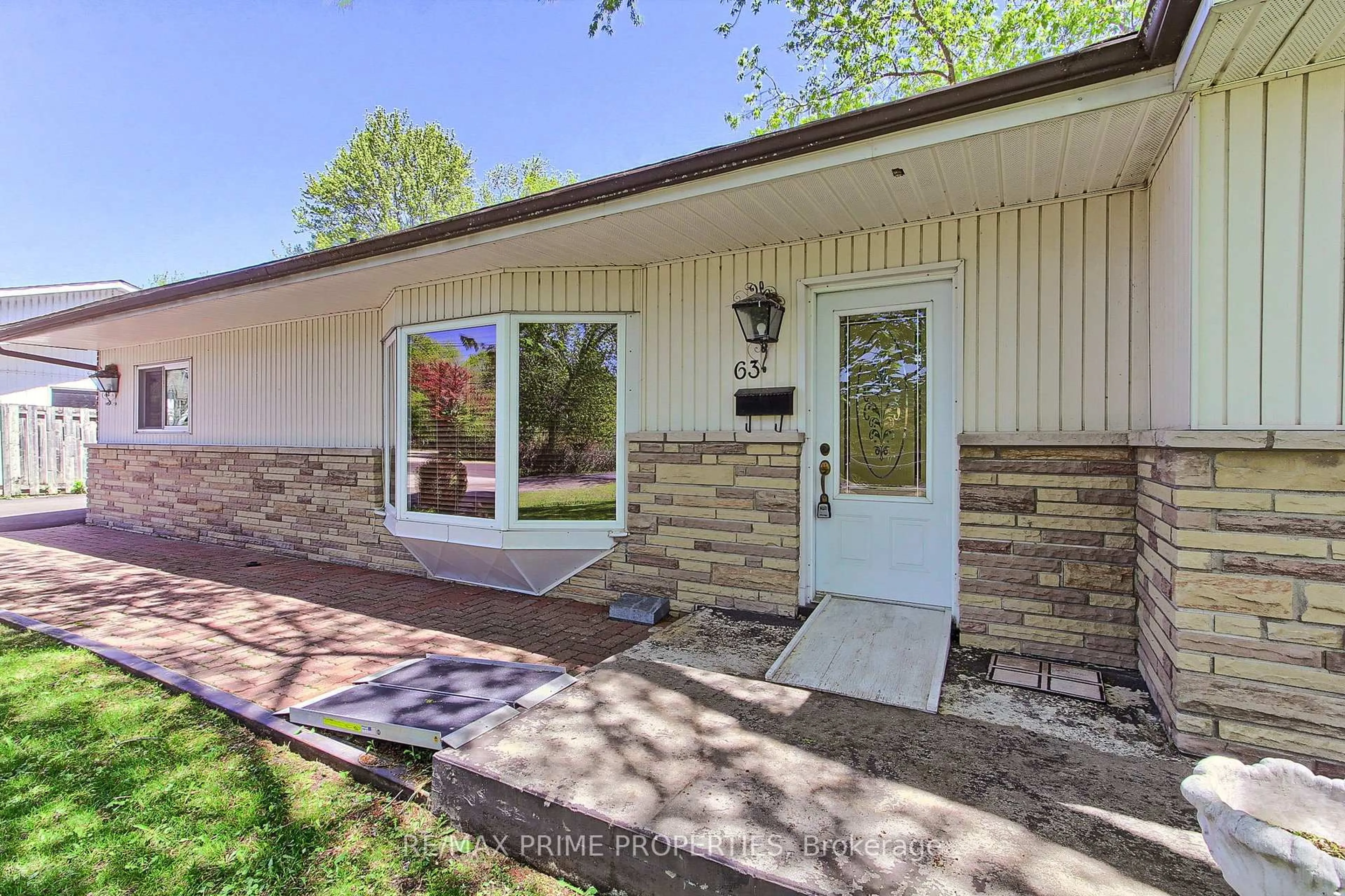 Unknown for 63 Ruta Cres, Georgina Ontario L4P 1C5
