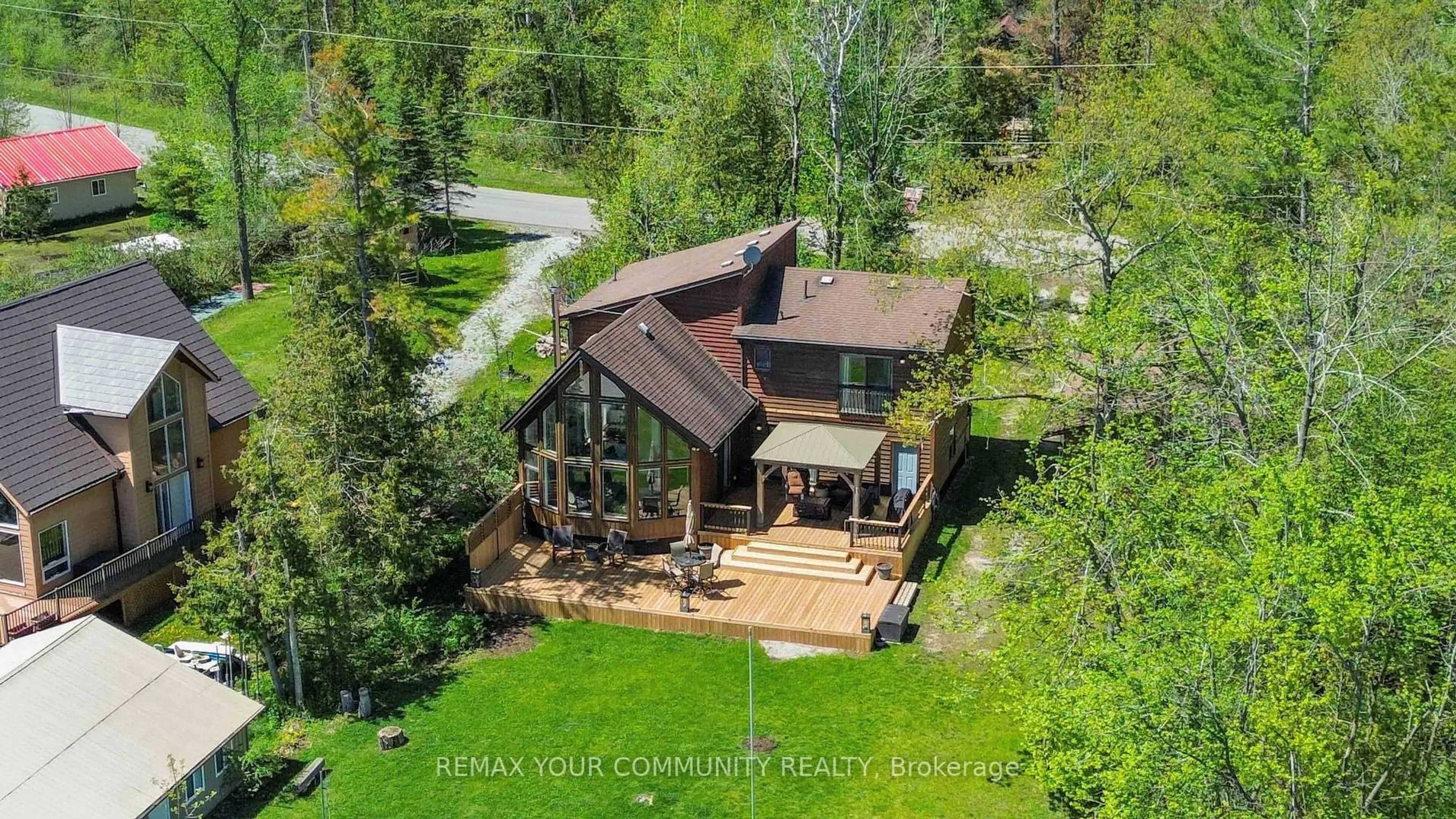 A pic from outside/outdoor area/front of a property/back of a property/a pic from drone, unknown for 762 Loon Rd, Georgina Islands Ontario L0E 1R0