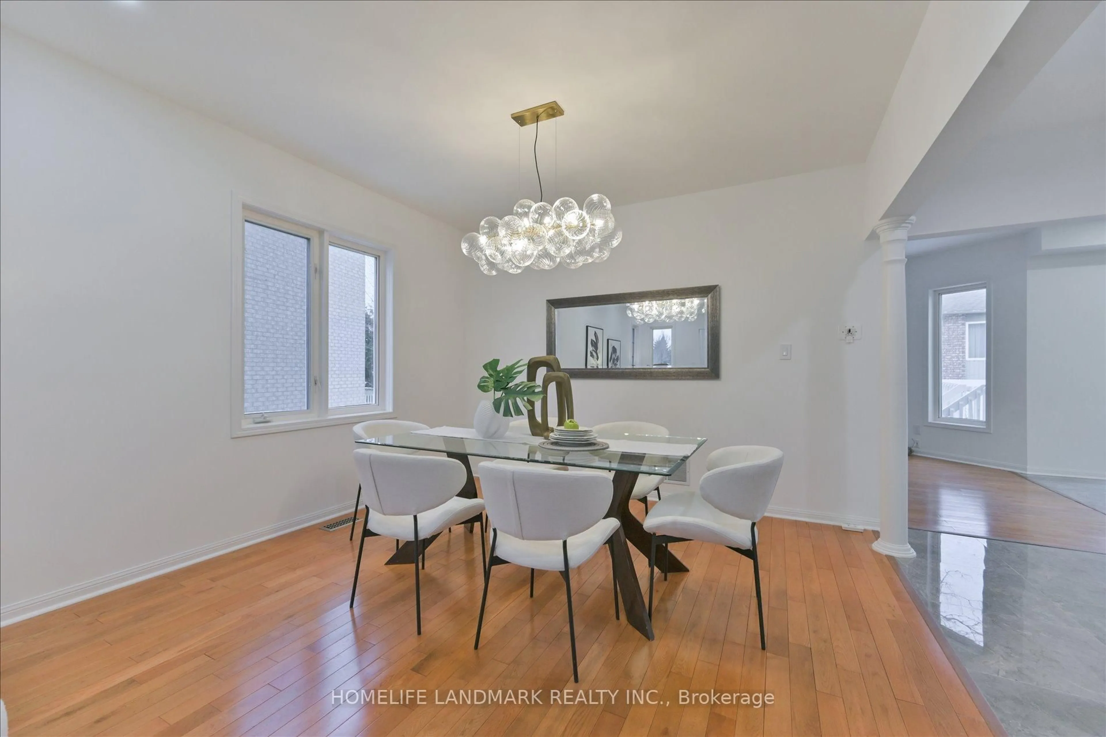 Dining room, wood/laminate floor for 20 Fortune Cres, Richmond Hill Ontario L4S 1S5