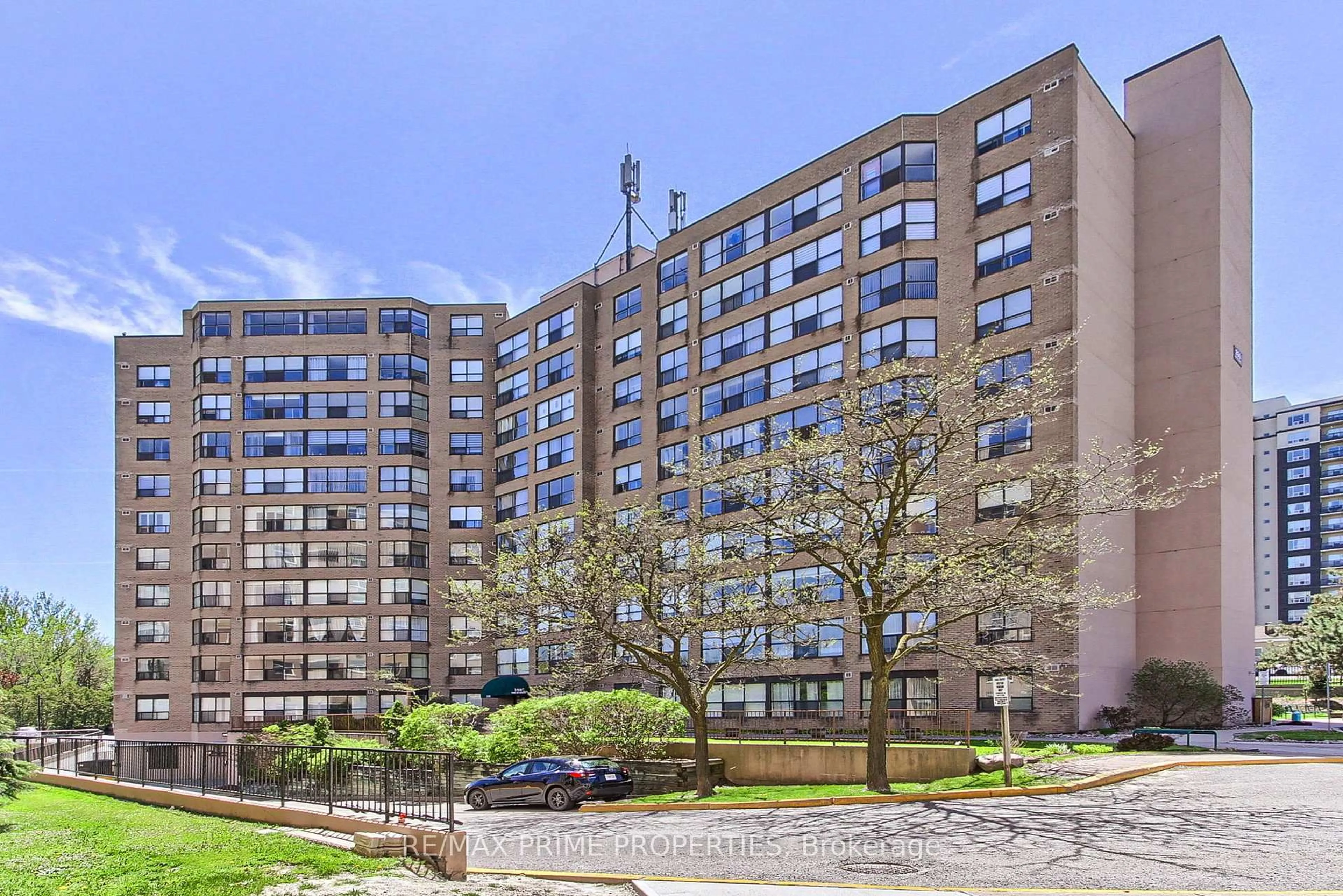 Unknown for 250 Davis Dr #603, Newmarket Ontario L3Y 7T7