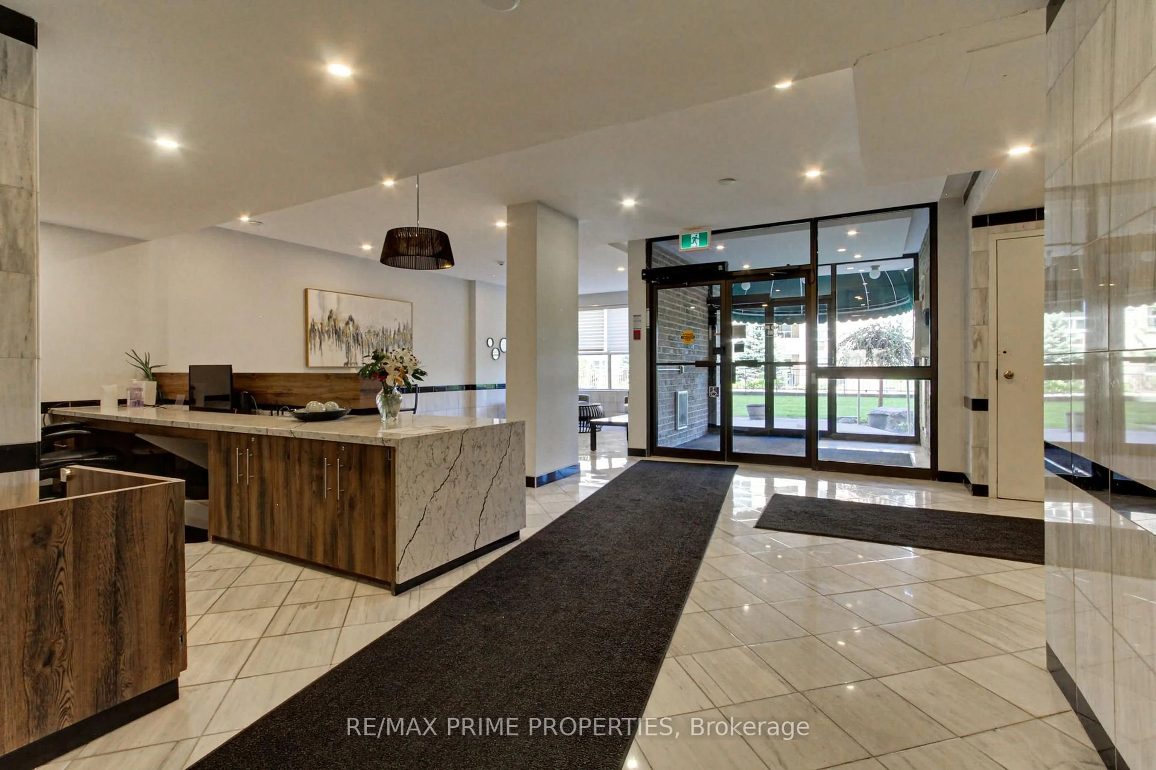 Unknown for 250 Davis Dr #603, Newmarket Ontario L3Y 7T7