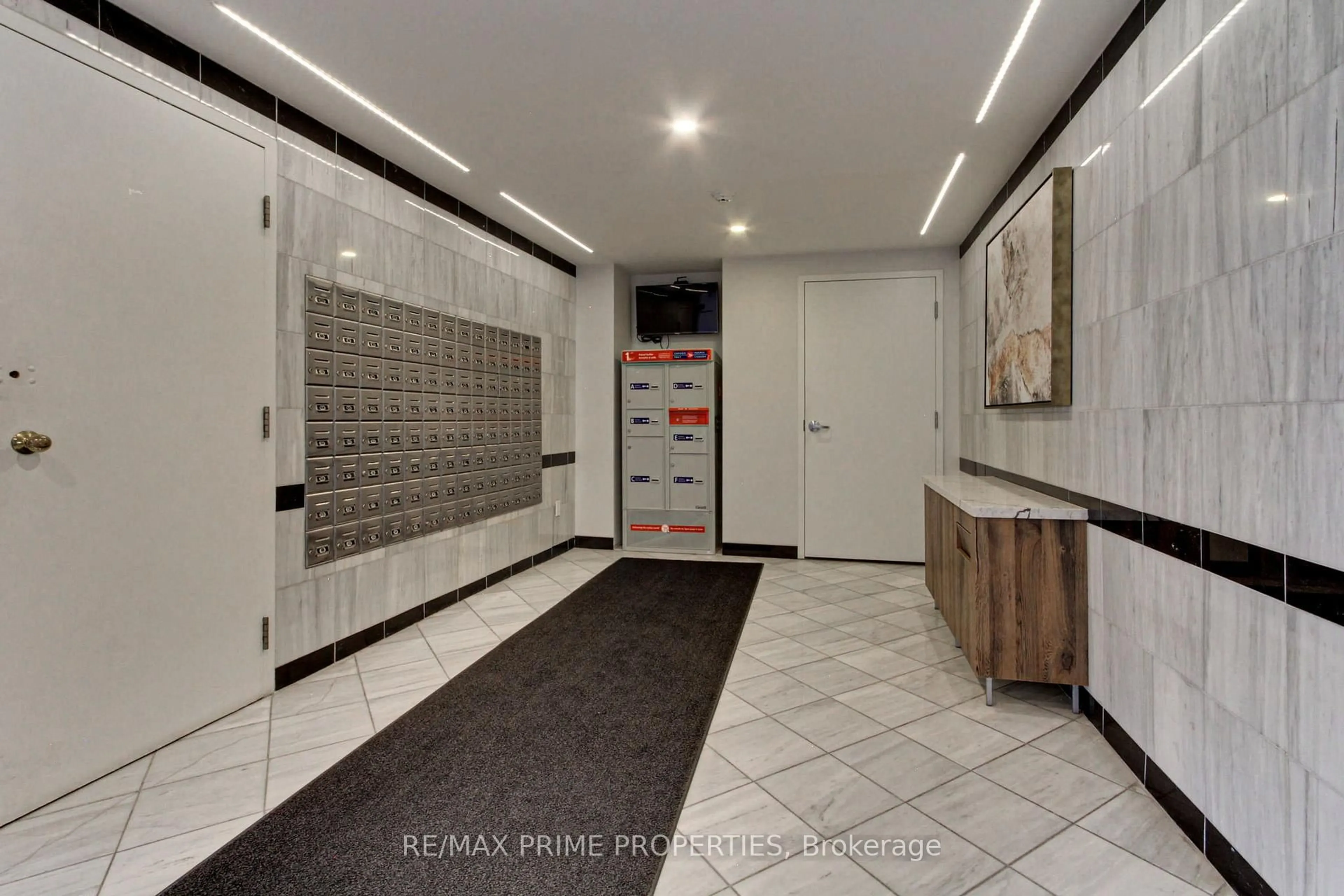 Unknown for 250 Davis Dr #603, Newmarket Ontario L3Y 7T7