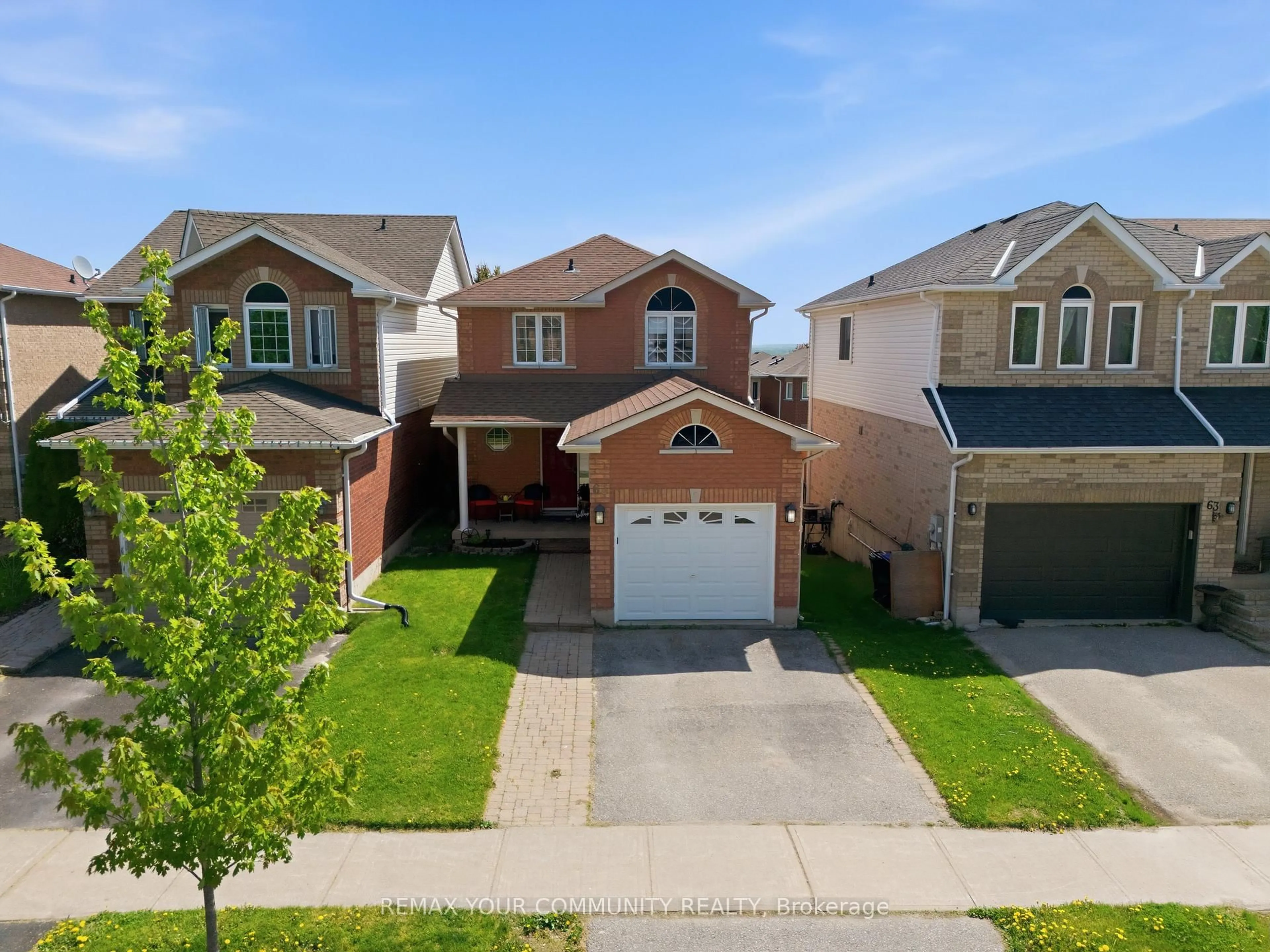 A pic from outside/outdoor area/front of a property/back of a property/a pic from drone, street for 65 Adams St, Bradford West Gwillimbury Ontario L3Z 3E2