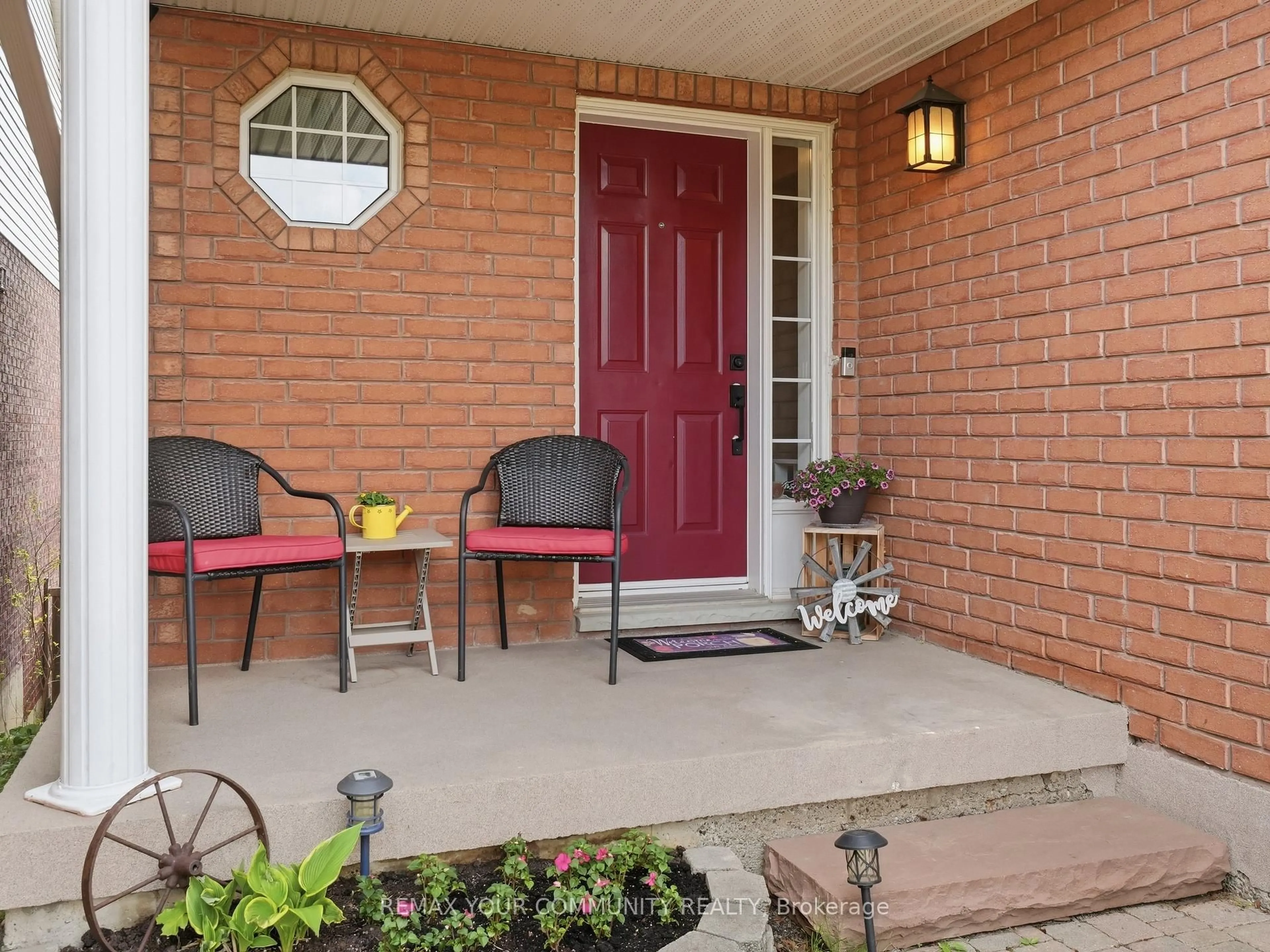 Indoor entryway for 65 Adams St, Bradford West Gwillimbury Ontario L3Z 3E2