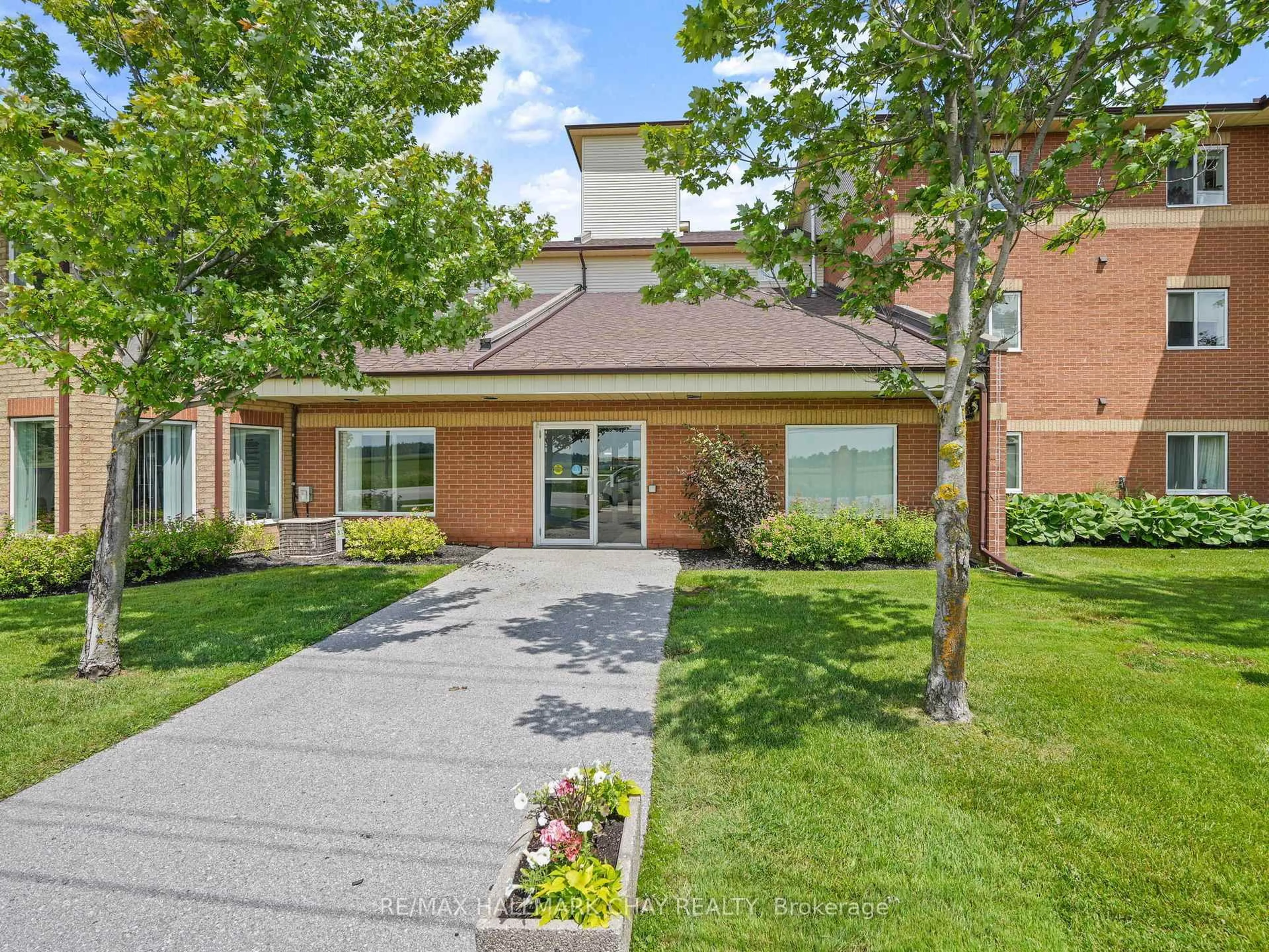 Indoor foyer for 247 King St #215, New Tecumseth Ontario L9R 1N4