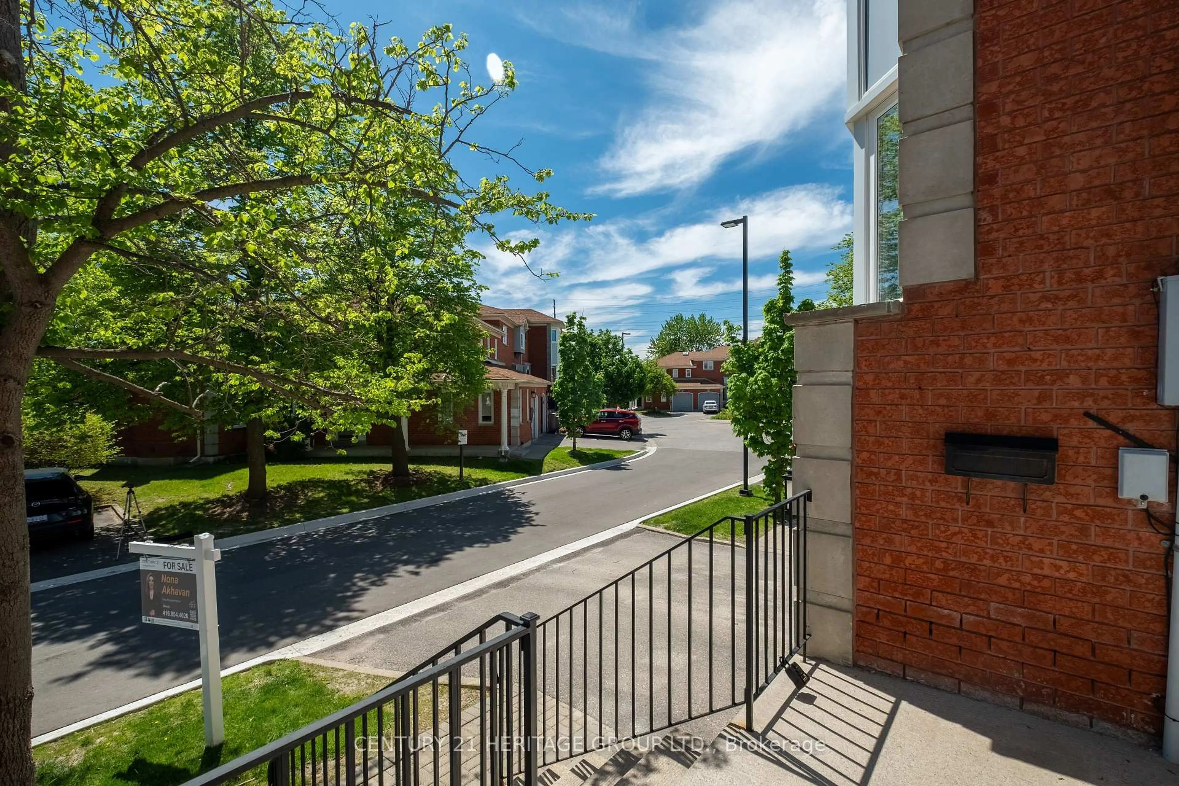 Patio, street for 80 McCallum Dr #35, Richmond Hill Ontario L4C 9X5