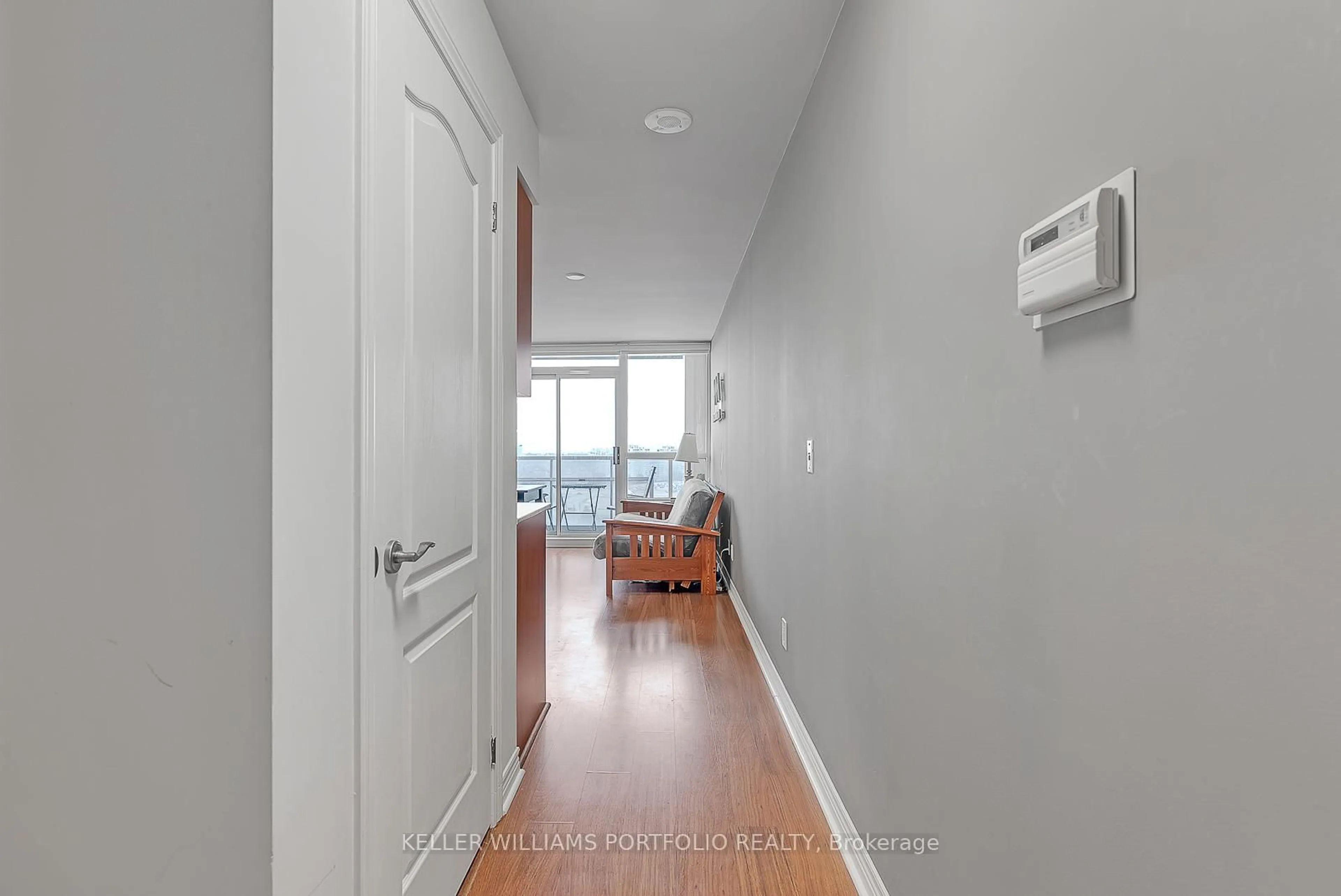 Indoor entryway for 15 North Park Rd #1417, Vaughan Ontario L4J 0A1