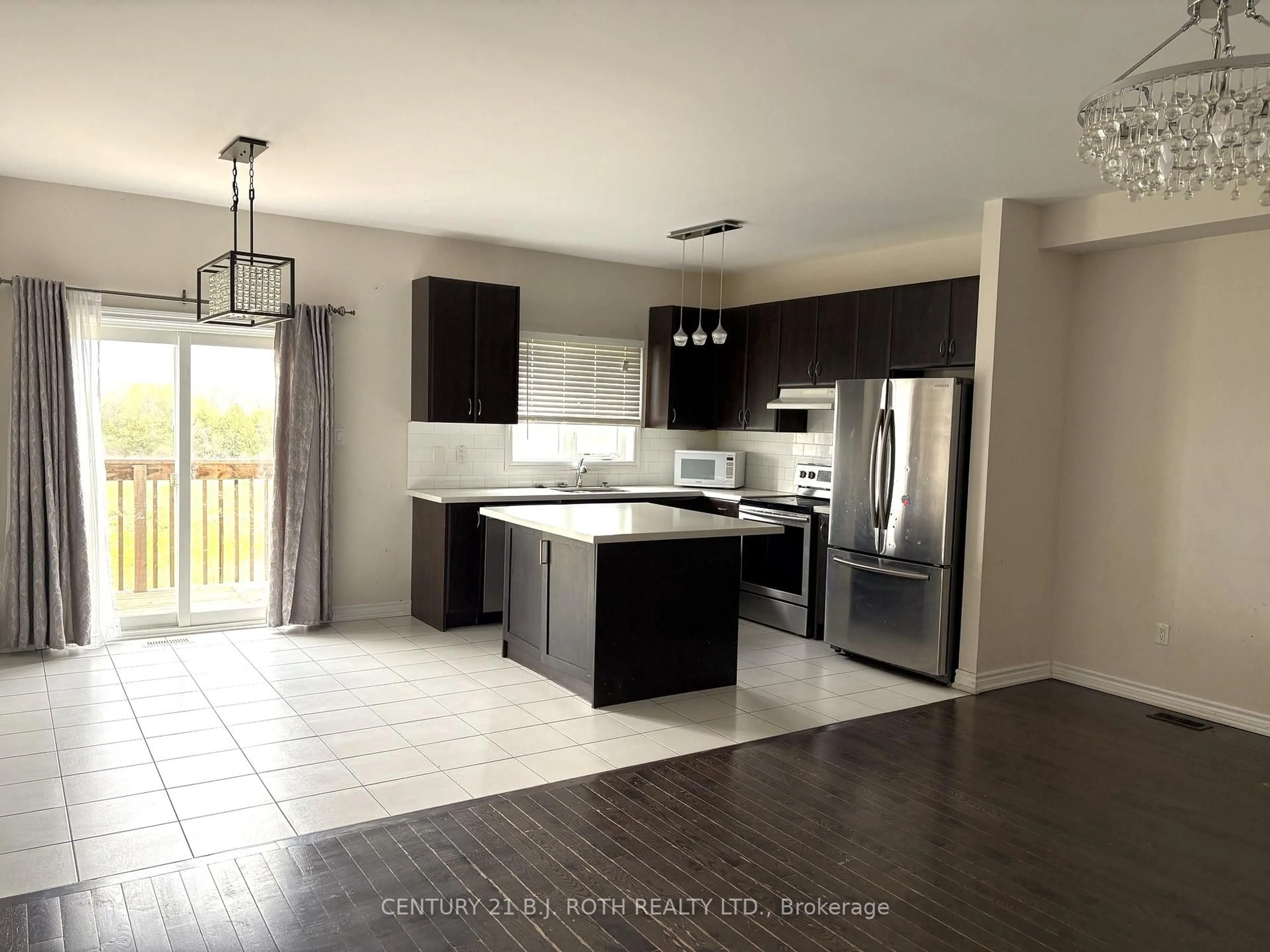 Open concept kitchen, unknown for 1150 Peelar Cres, Innisfil Ontario L0L 1W0