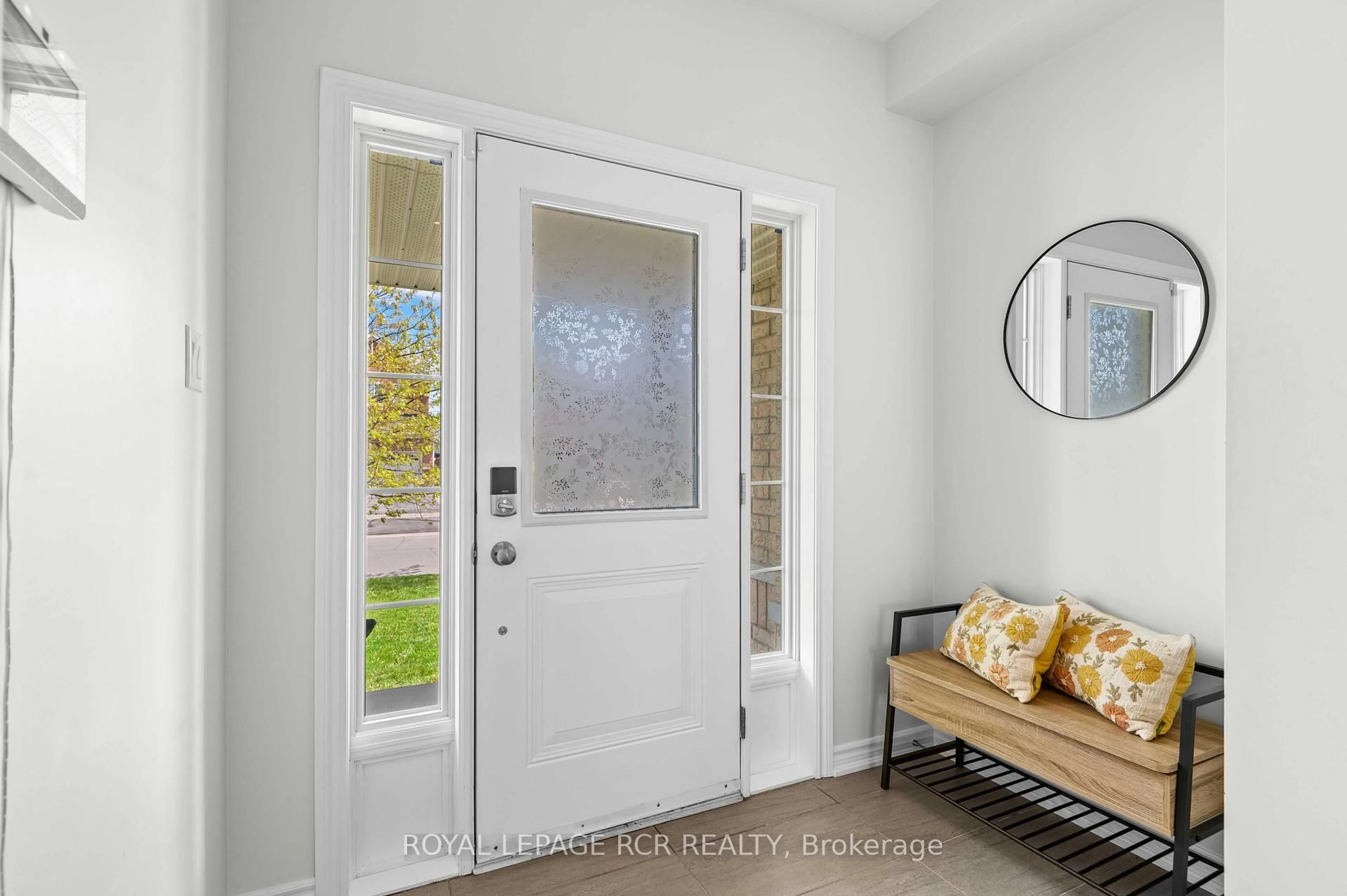 Indoor entryway for 8 Jones St, New Tecumseth Ontario L9R 0C1