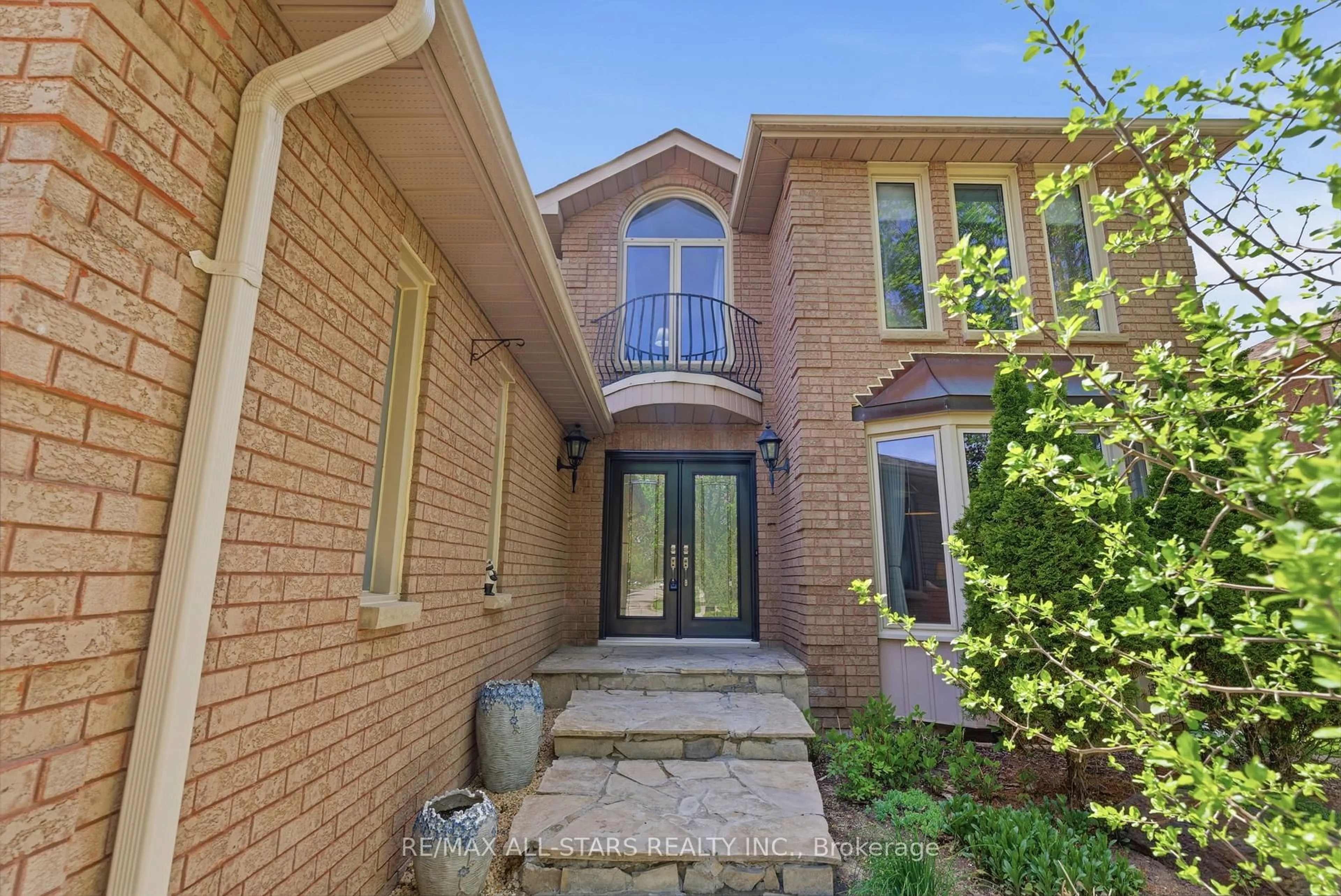 Home with brick exterior material, street for 28 Testa Rd, Uxbridge Ontario L9P 1M2