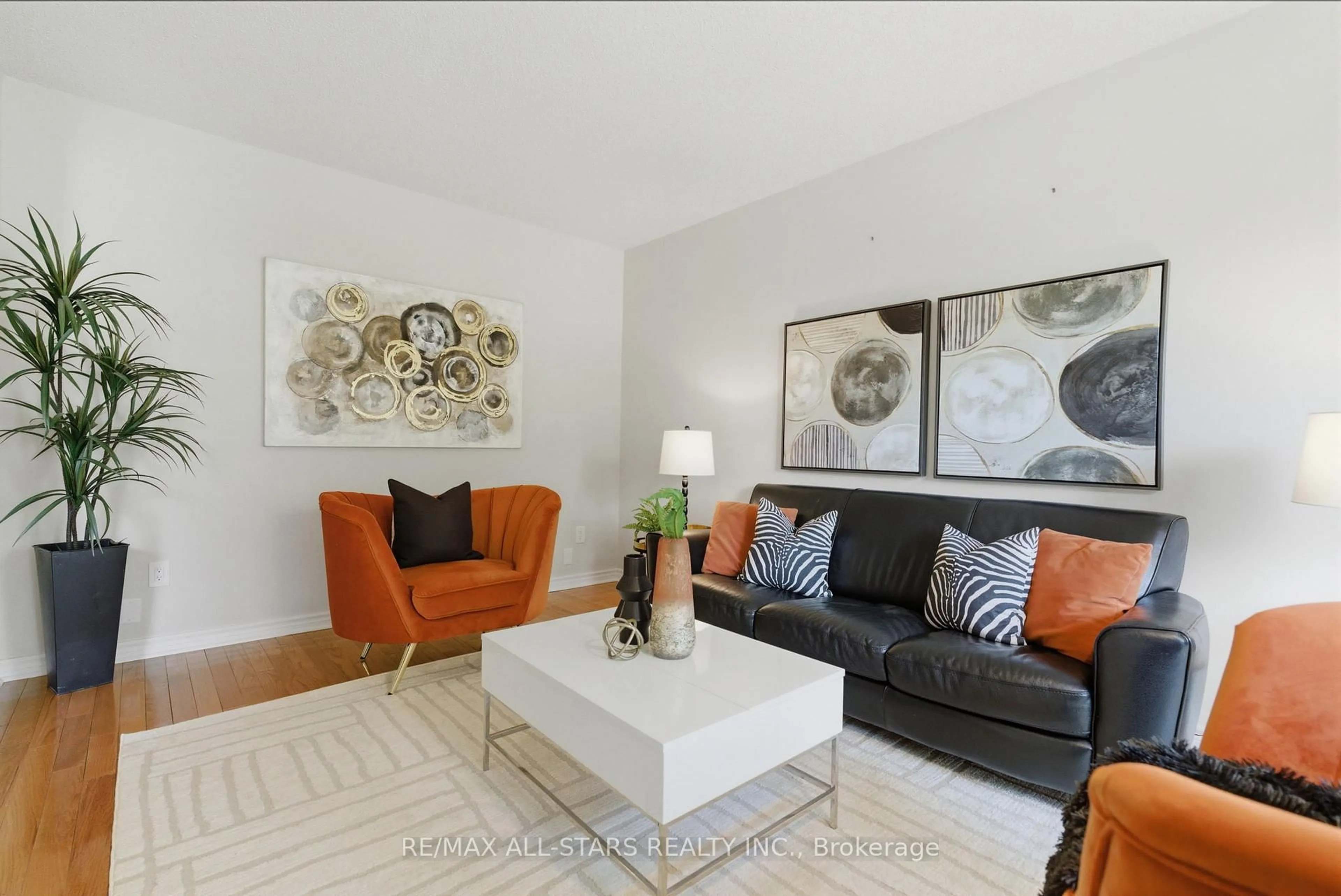 Living room with furniture, unknown for 28 Testa Rd, Uxbridge Ontario L9P 1M2