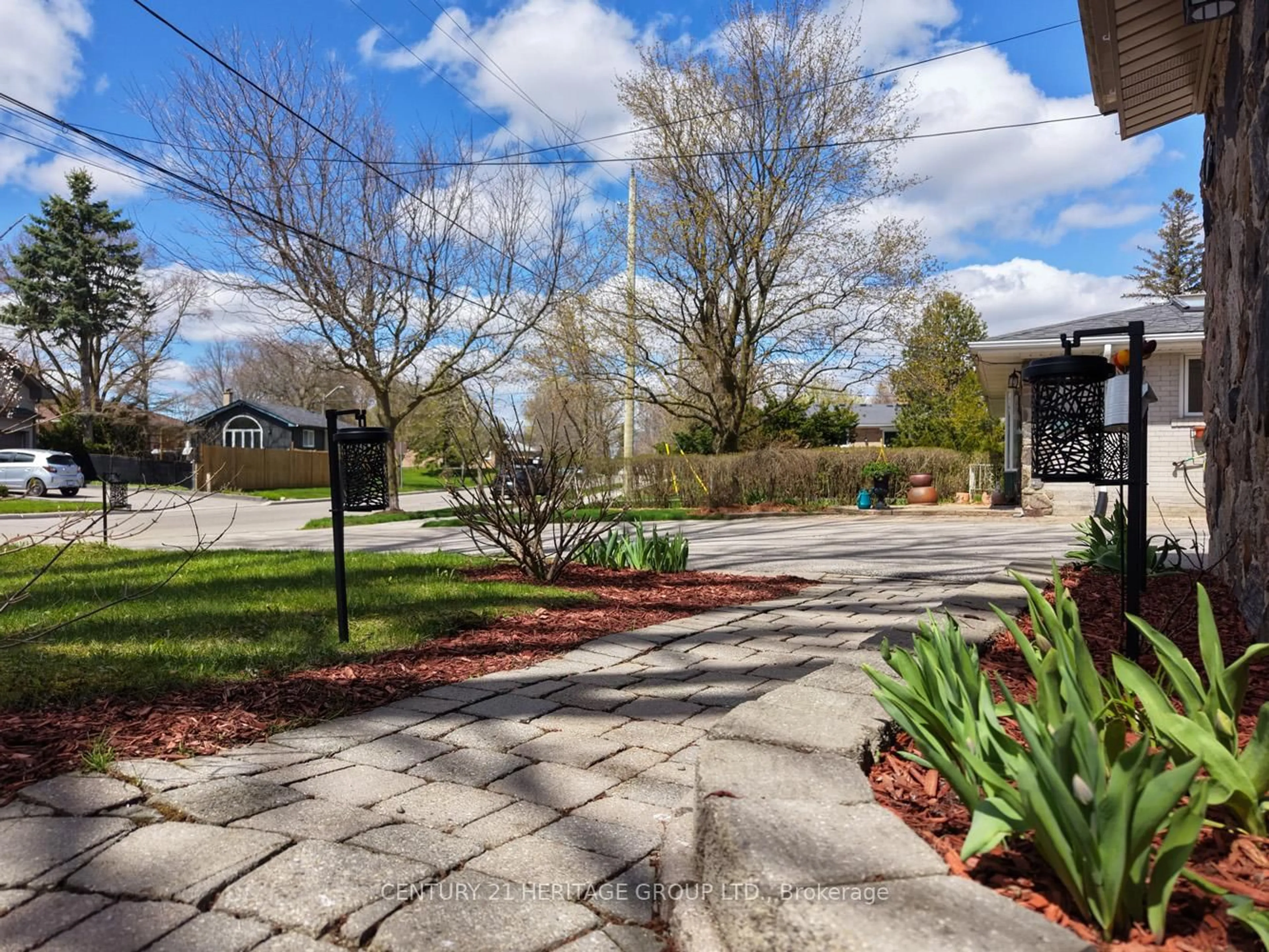 Unknown for 35 Jasper Dr, Aurora Ontario L4G 3B6