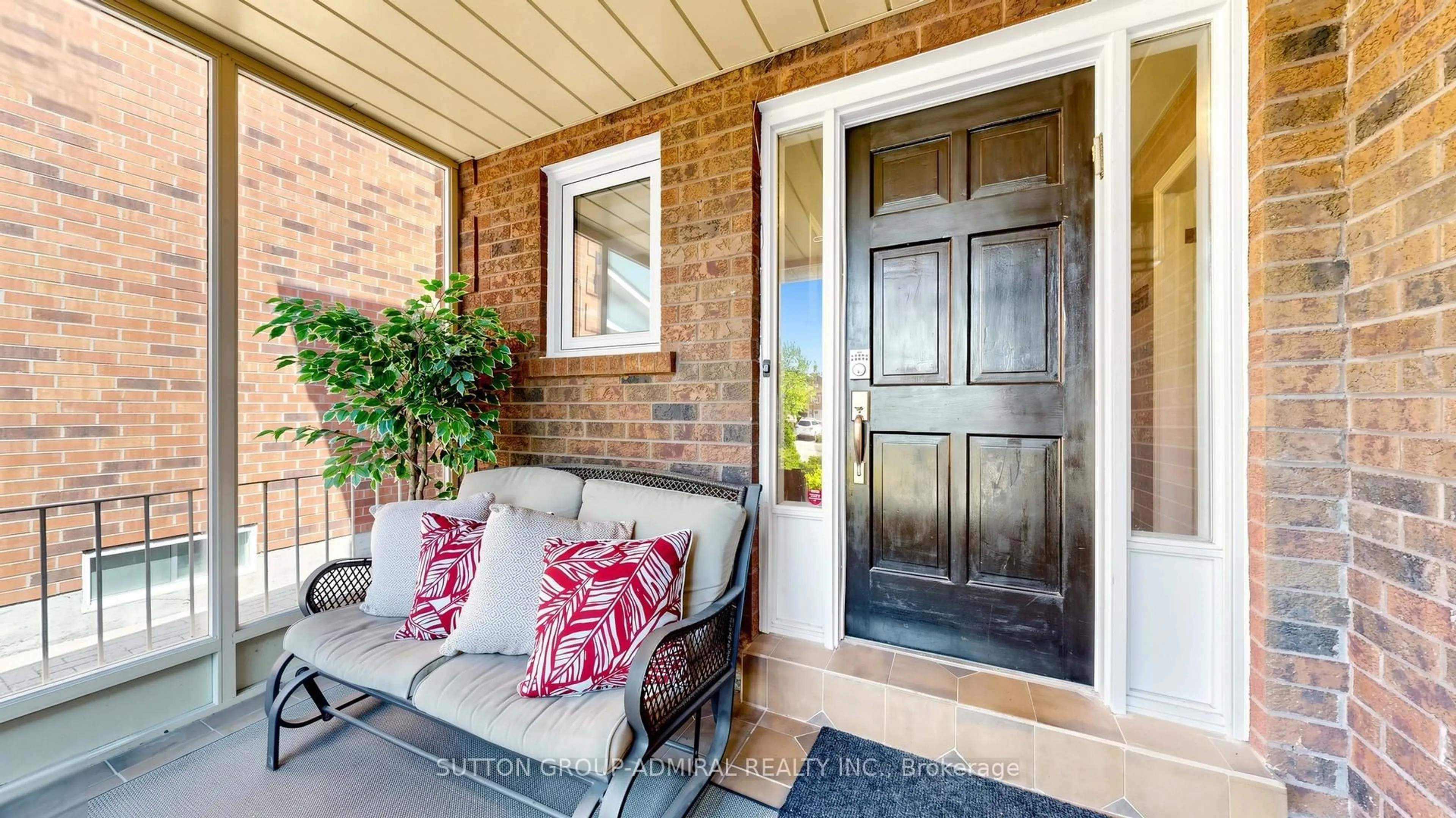 Indoor entryway for 71 Oliver Lane, Vaughan Ontario L6A 1B2