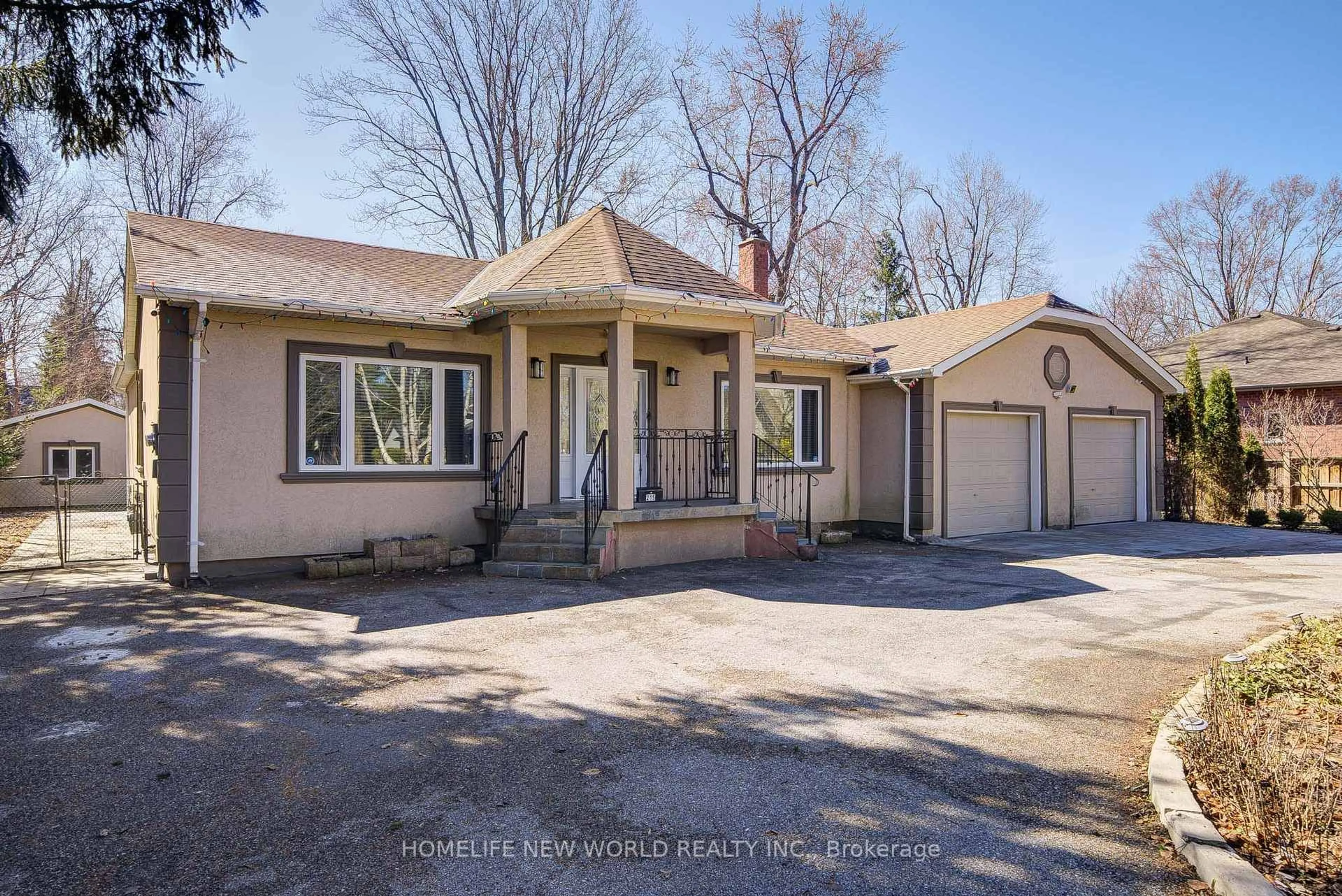 A pic from outside/outdoor area/front of a property/back of a property/a pic from drone, street for 215 Willow Dr, Georgina Ontario L4P 2R9